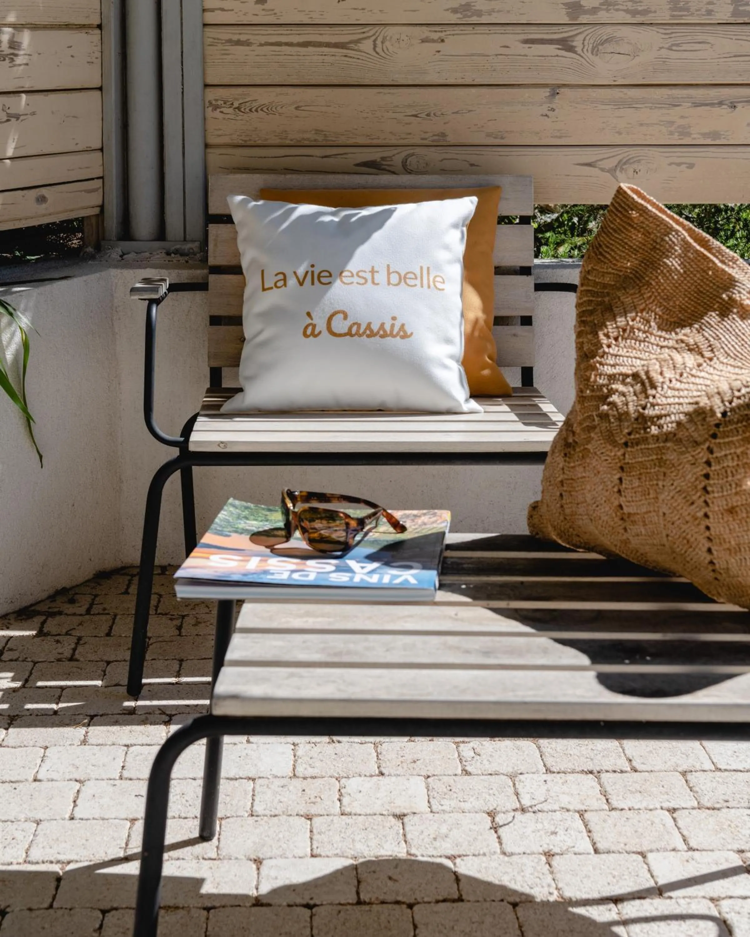 Patio in LES VOLETS ROUGES - Hôtel Cassis - Situé dans le Parc National des Calanques - Parking Gratuit