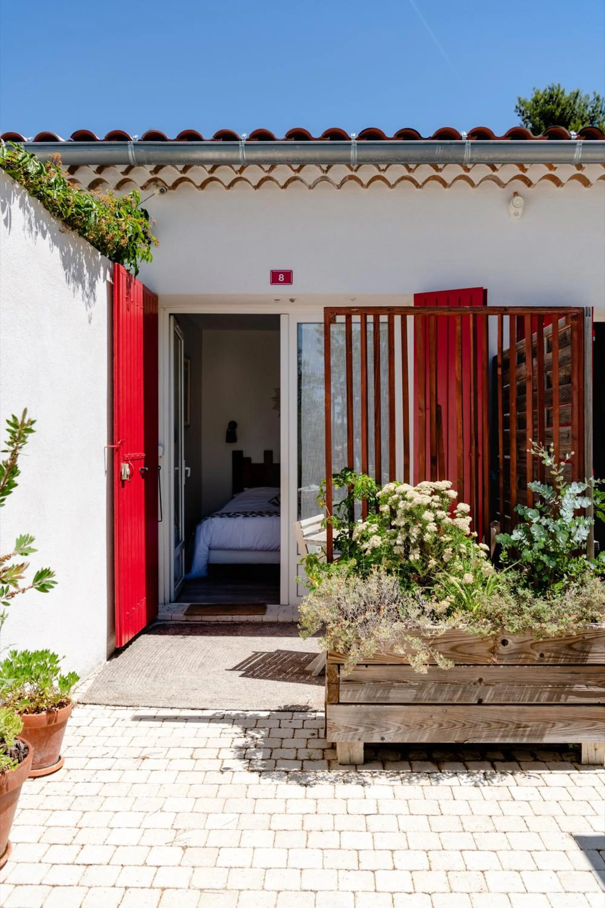 Patio in LES VOLETS ROUGES - Hôtel Cassis - Situé dans le Parc National des Calanques - Parking Gratuit