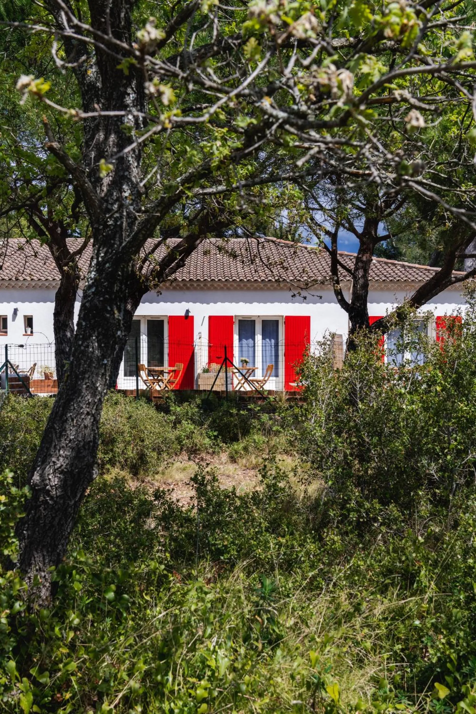 Garden view in LES VOLETS ROUGES - Hôtel Cassis - Situé dans le Parc National des Calanques - Parking Gratuit