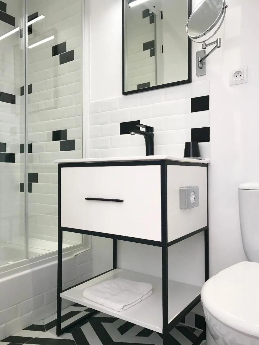 Bathroom in Les Volets Rouges - Hôtel Cassis - Situé dans le Parc National des Calanques