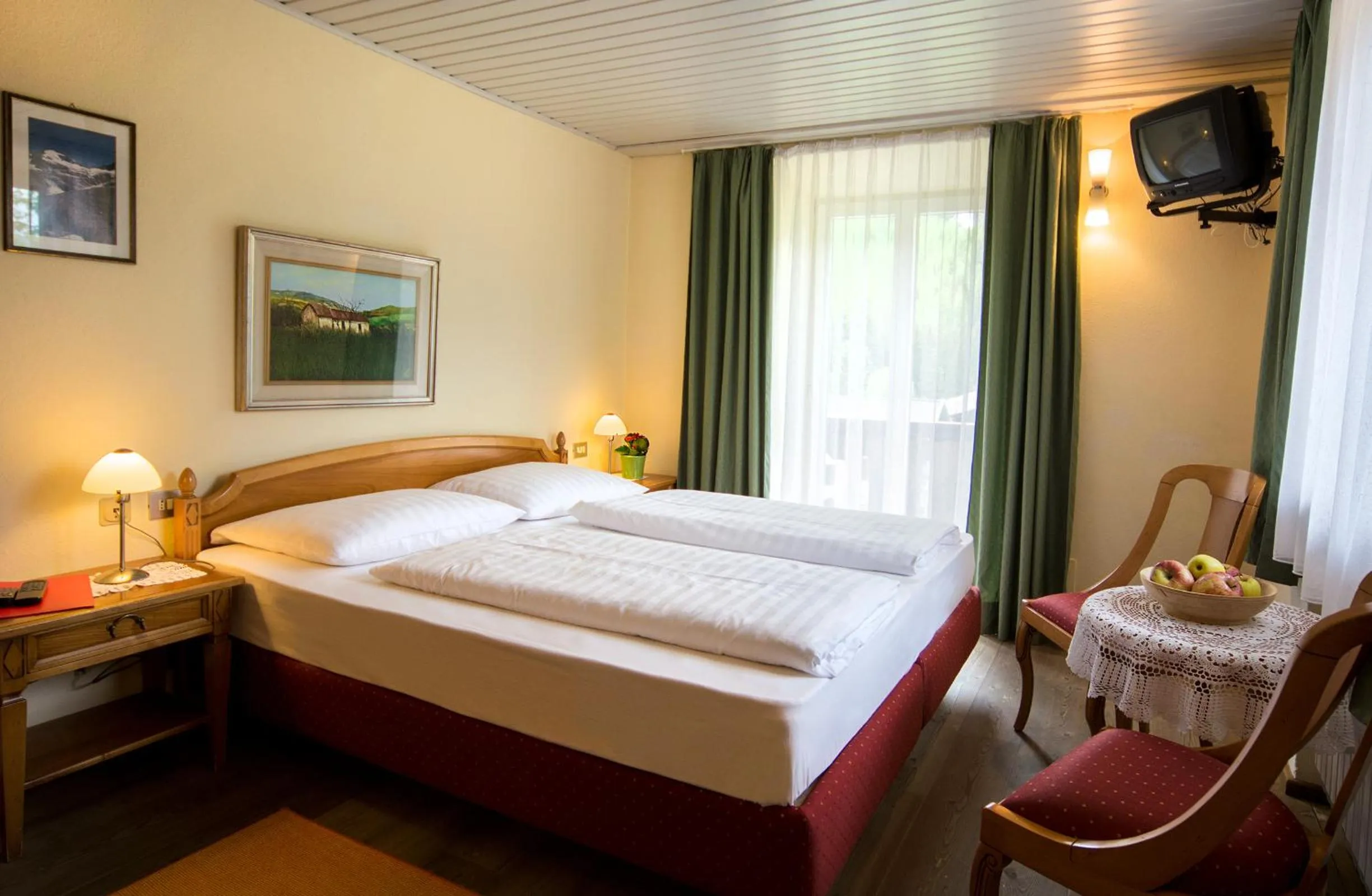 Photo of the whole room, Bed in Berghotel Kason