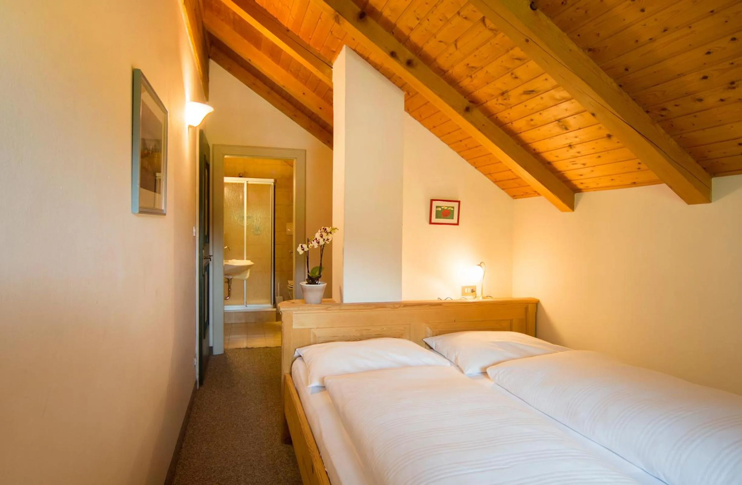 Photo of the whole room, Bed in Berghotel Kason