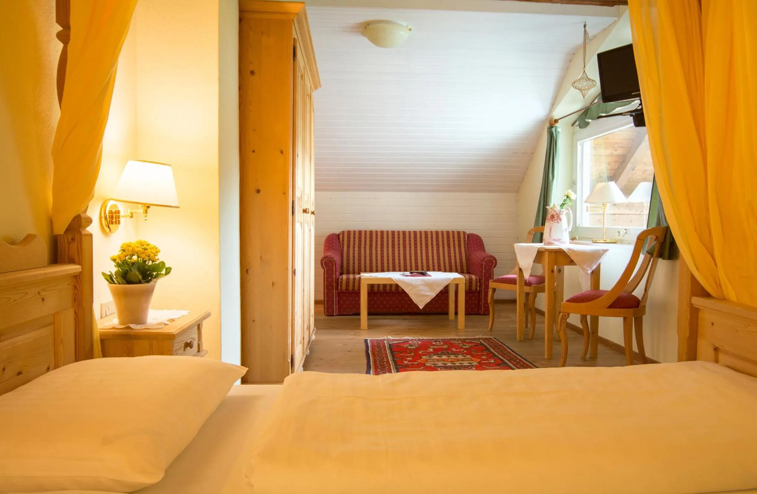 Photo of the whole room, Bed in Berghotel Kason