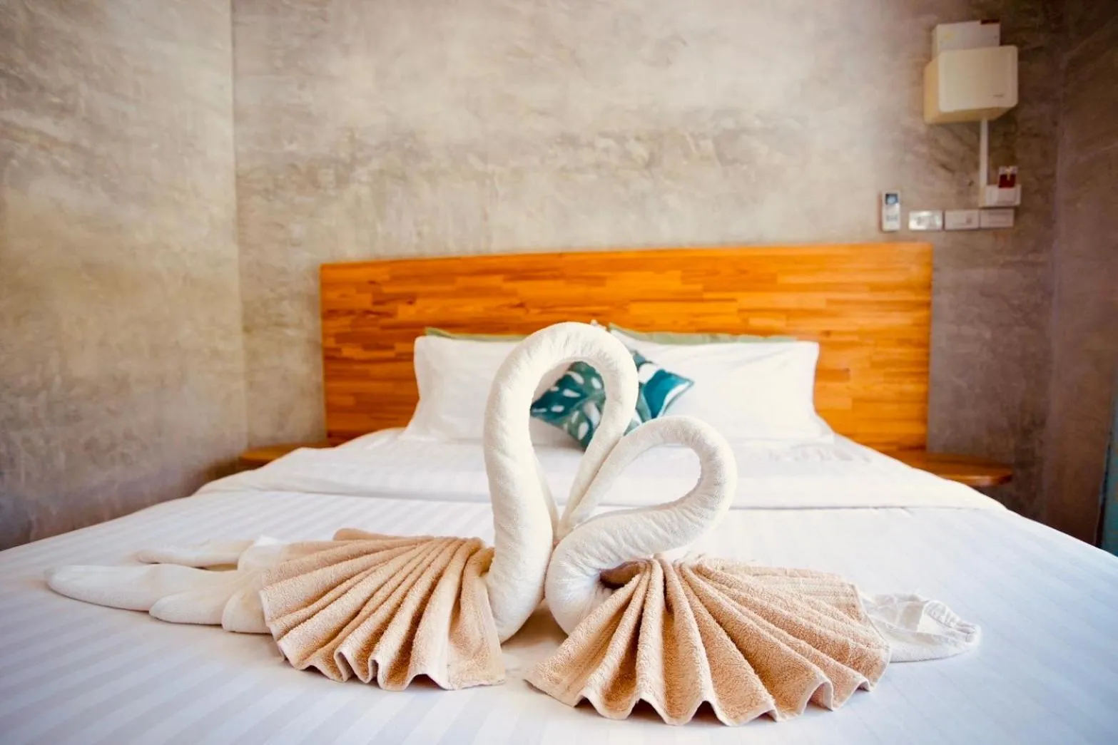 Bed in Suan Maprao Ko Kut Resort