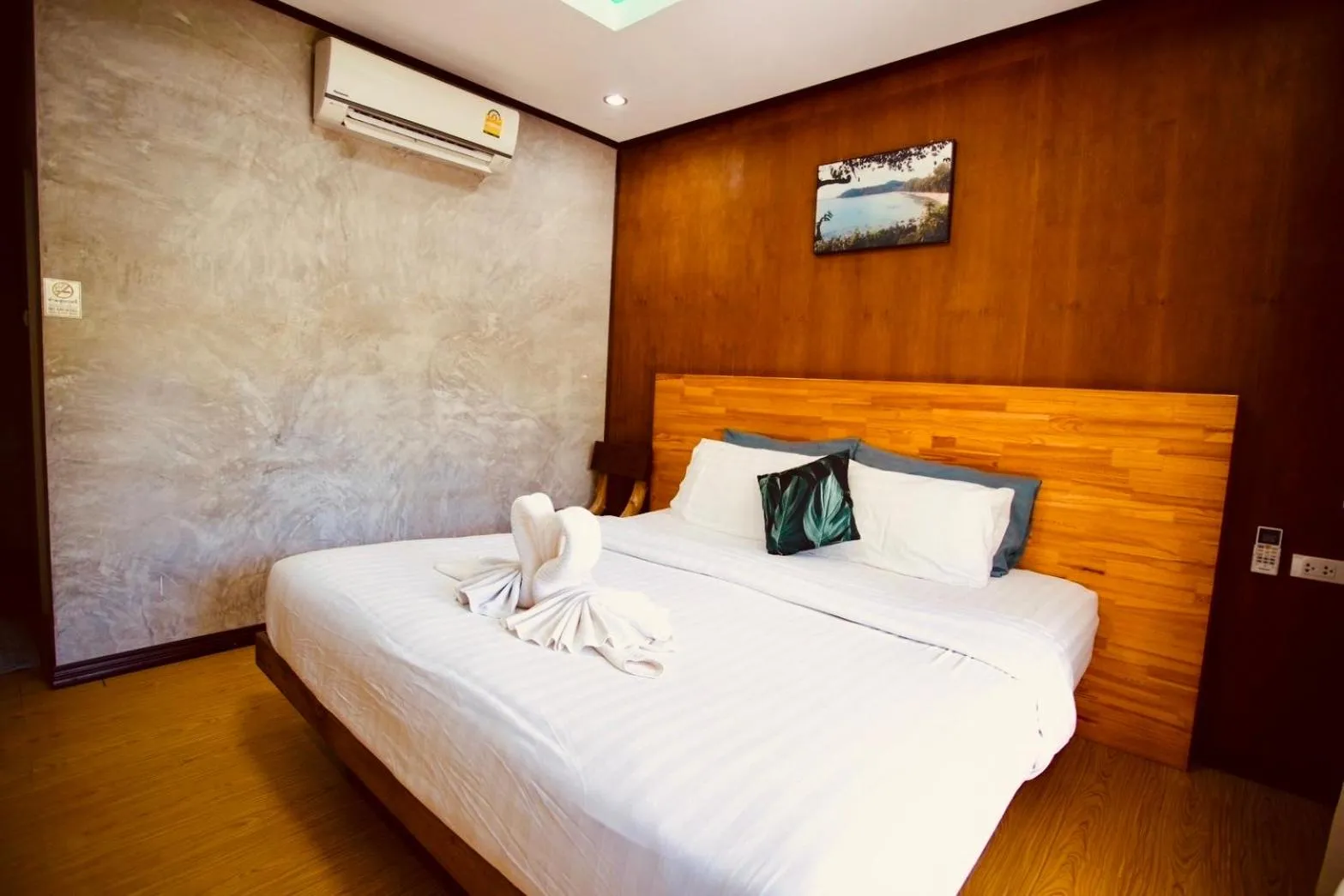 Bed in Suan Maprao Ko Kut Resort