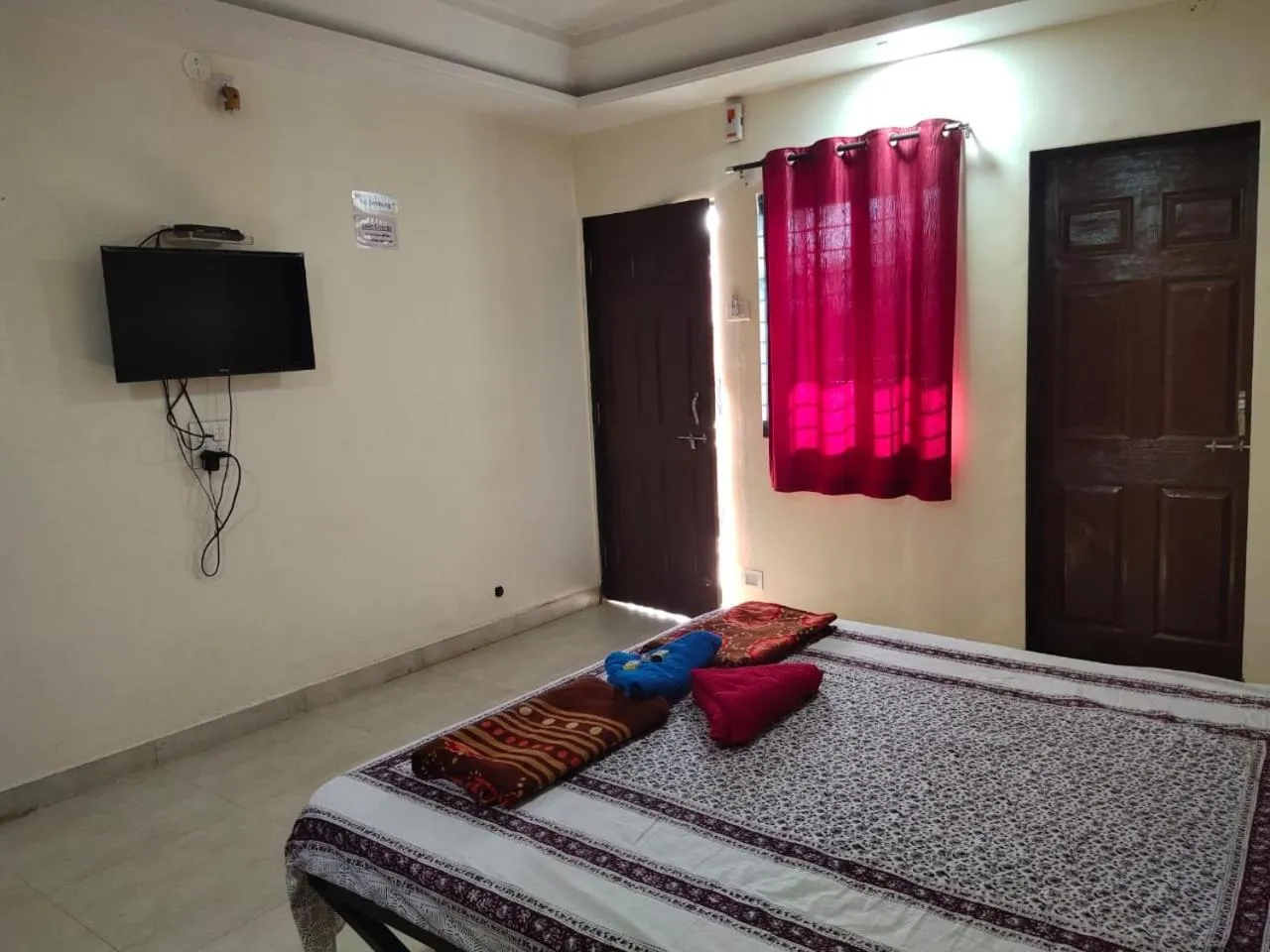 Bed in Whistling Waves Beach Resort