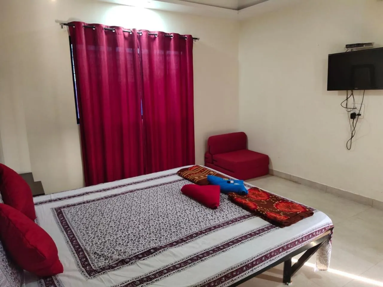 Bed in Whistling Waves Beach Resort