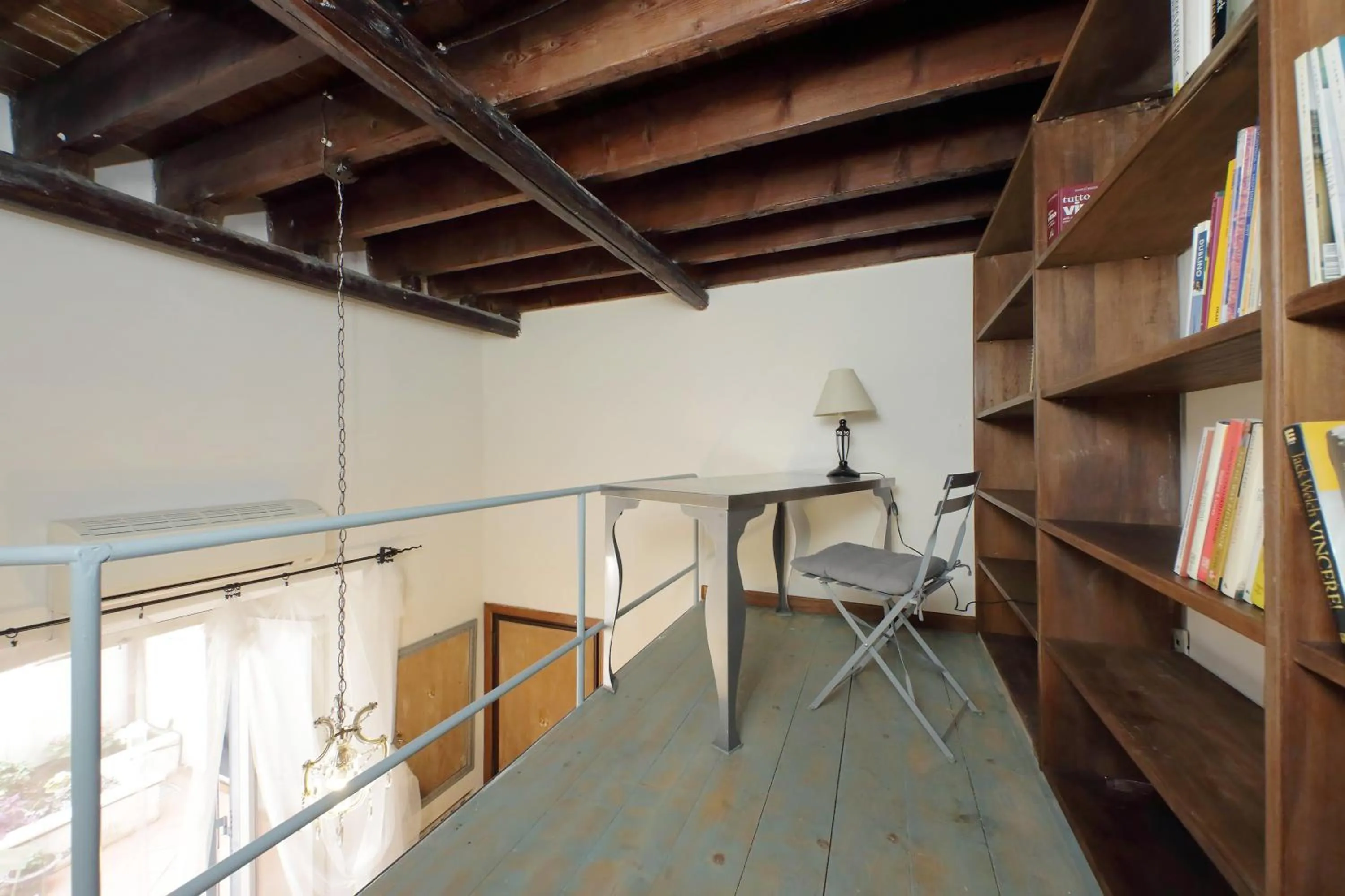 Library in Bellezza Al Colosseo - B&B & Apts