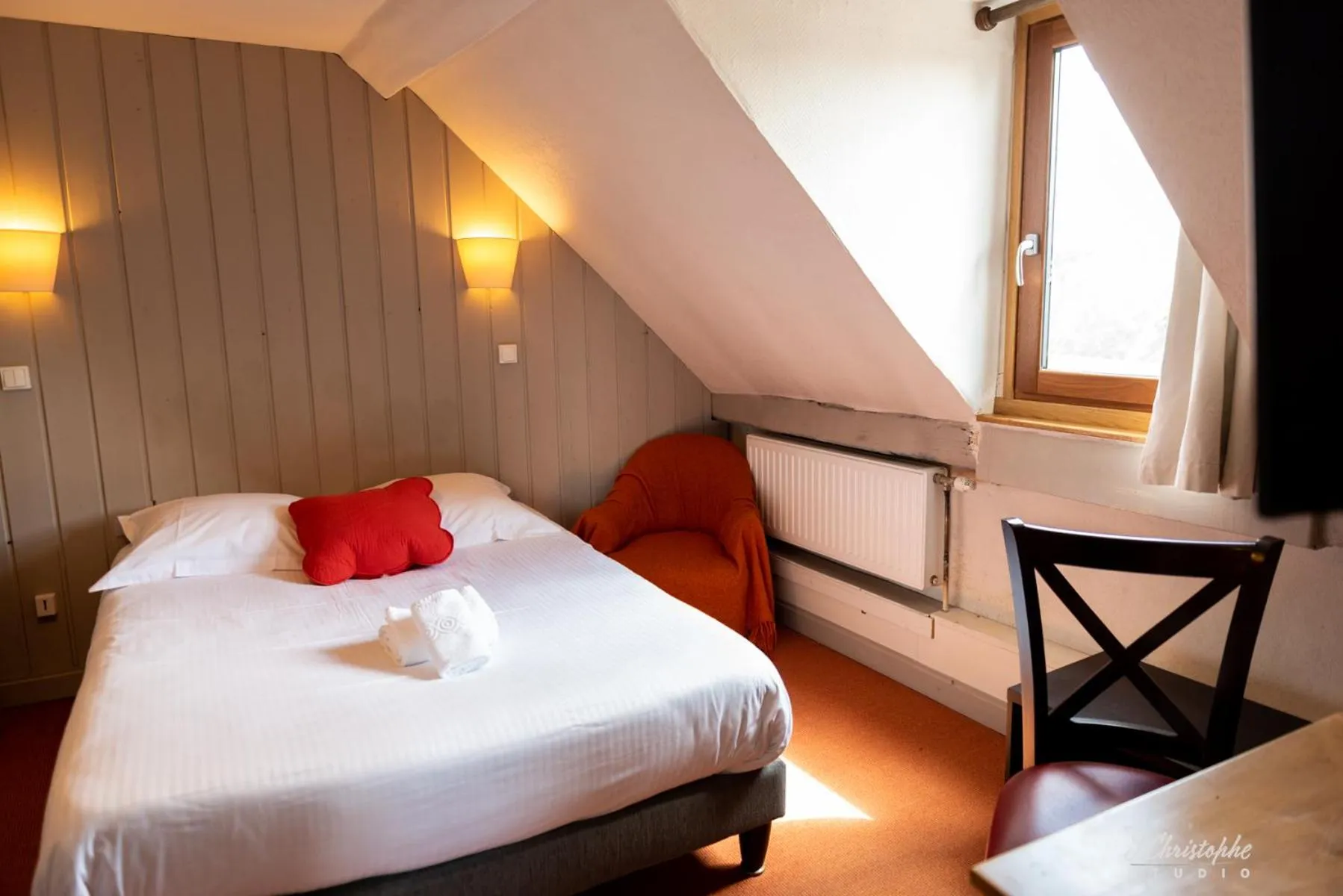 Bed in Logis - Hotel & Restaurant La Corne d 'Abondance