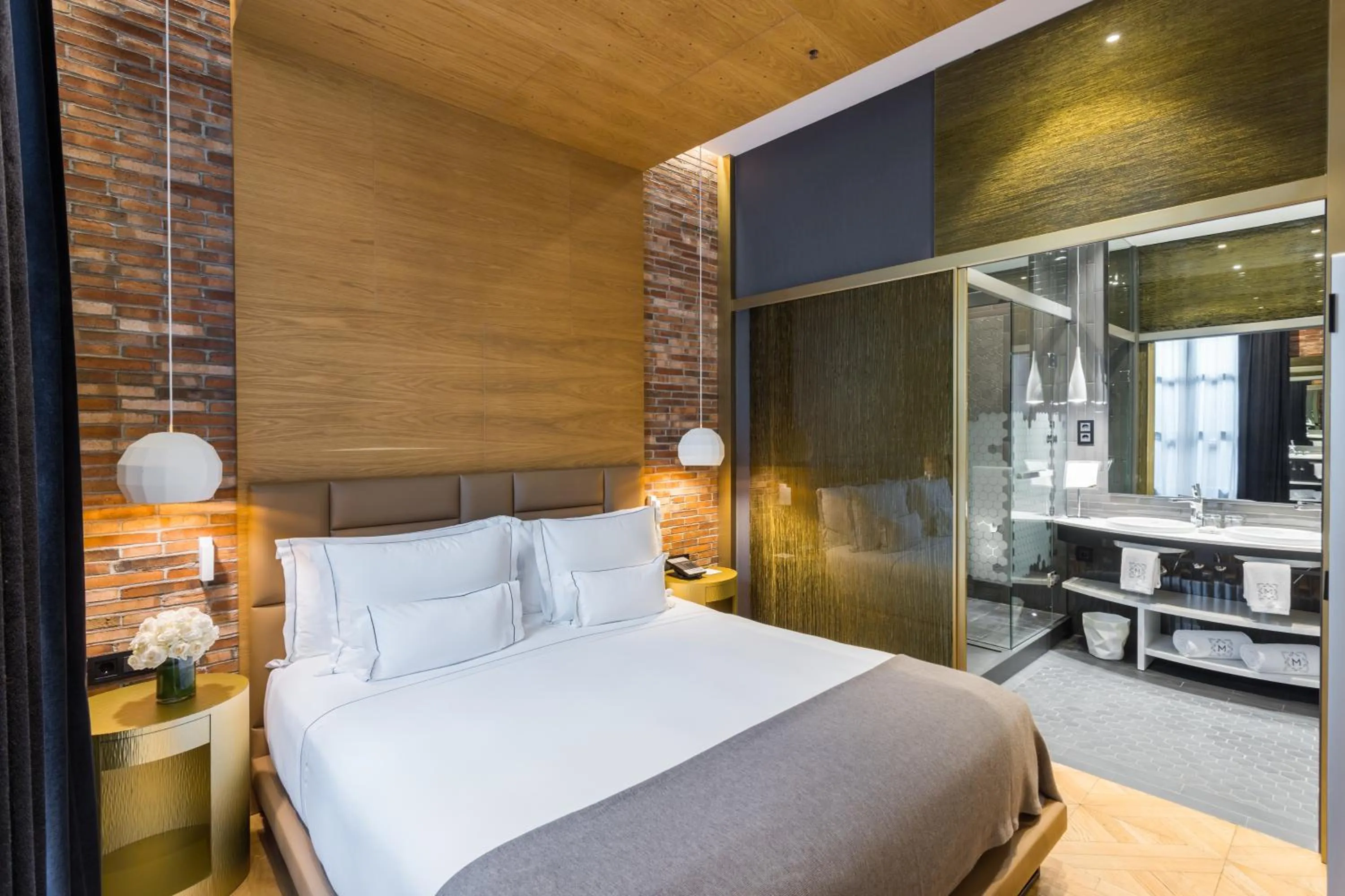 Bedroom, Bed in Monument Hotel