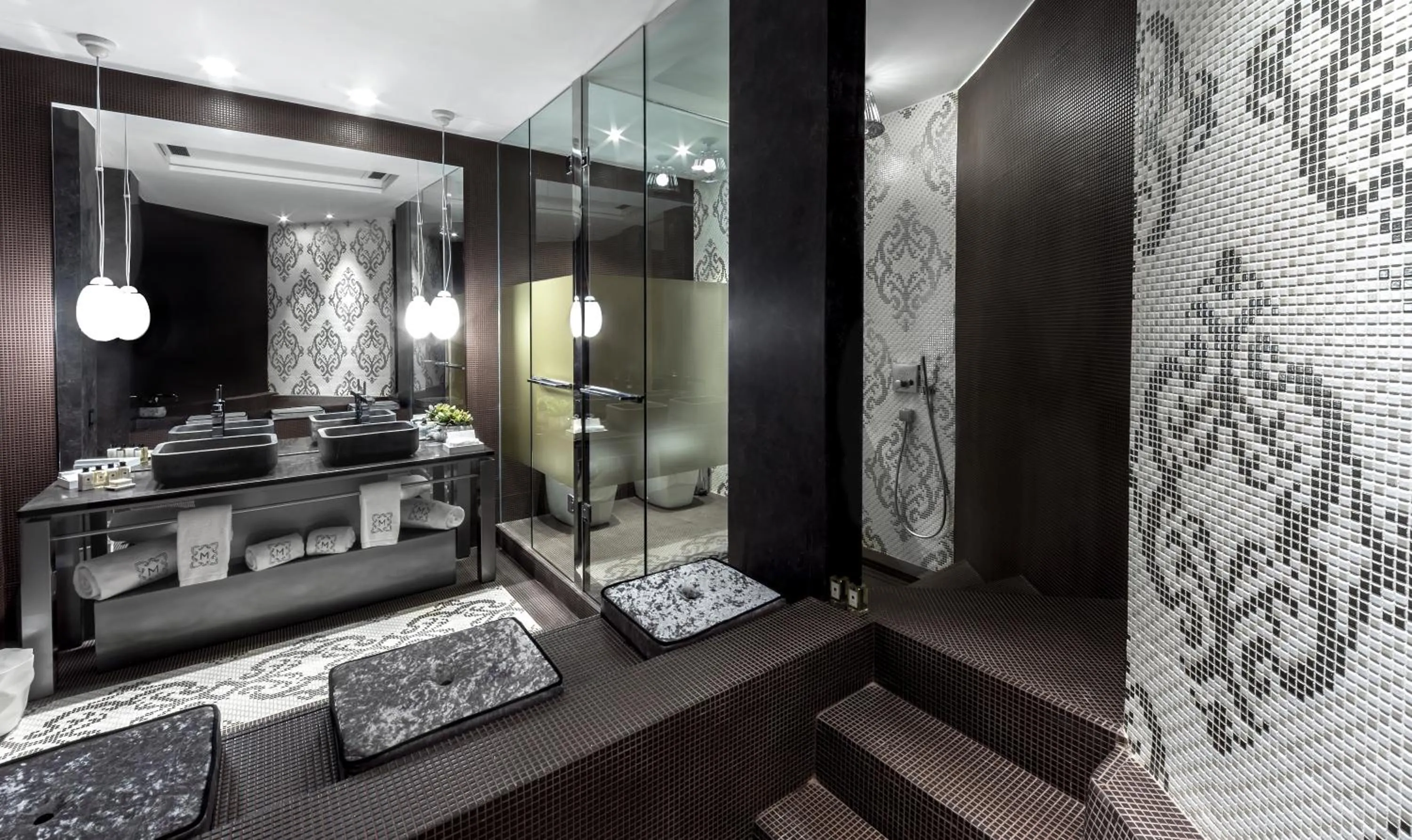 Shower in Monument Hotel