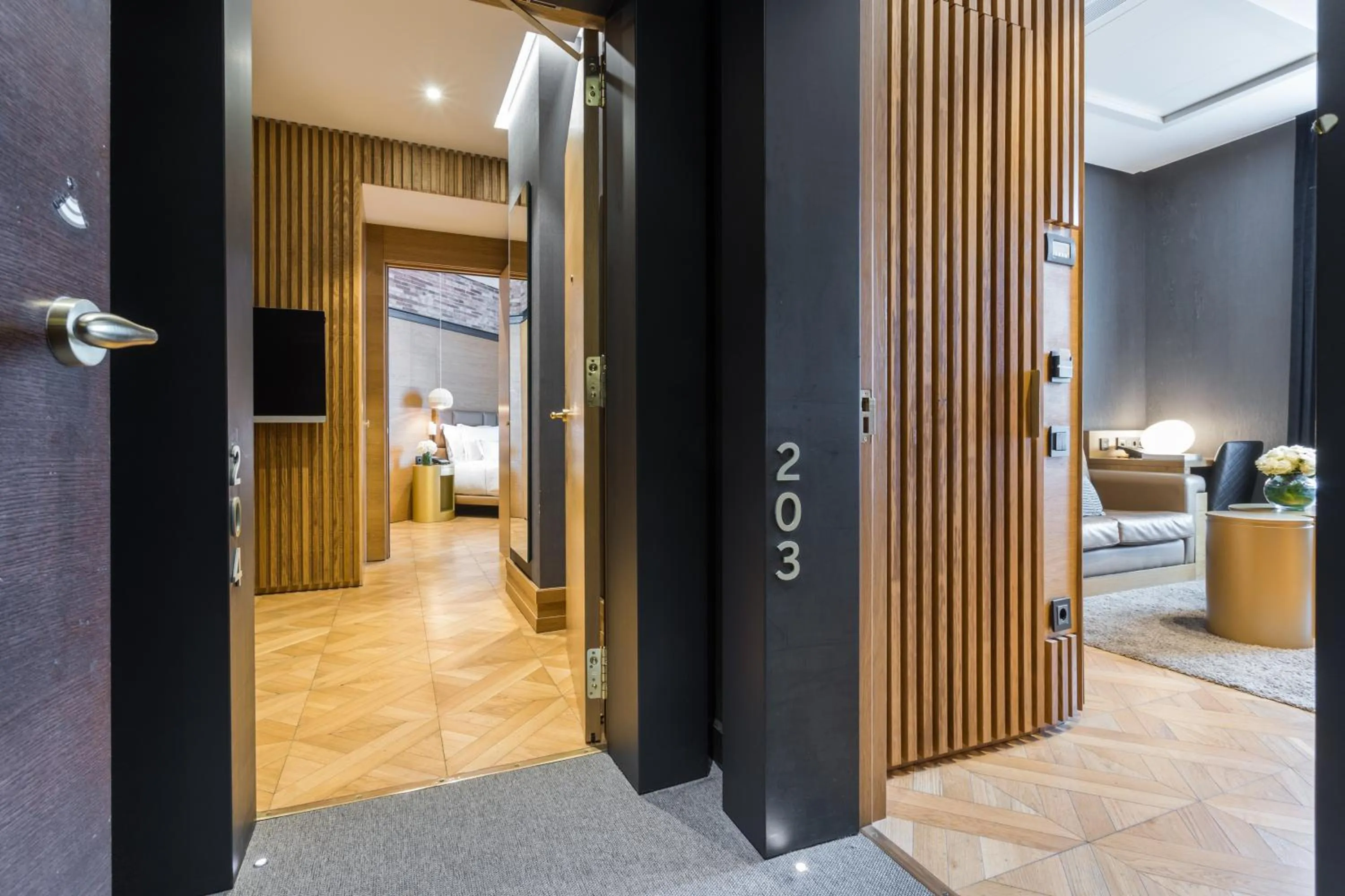 Living room in Monument Hotel