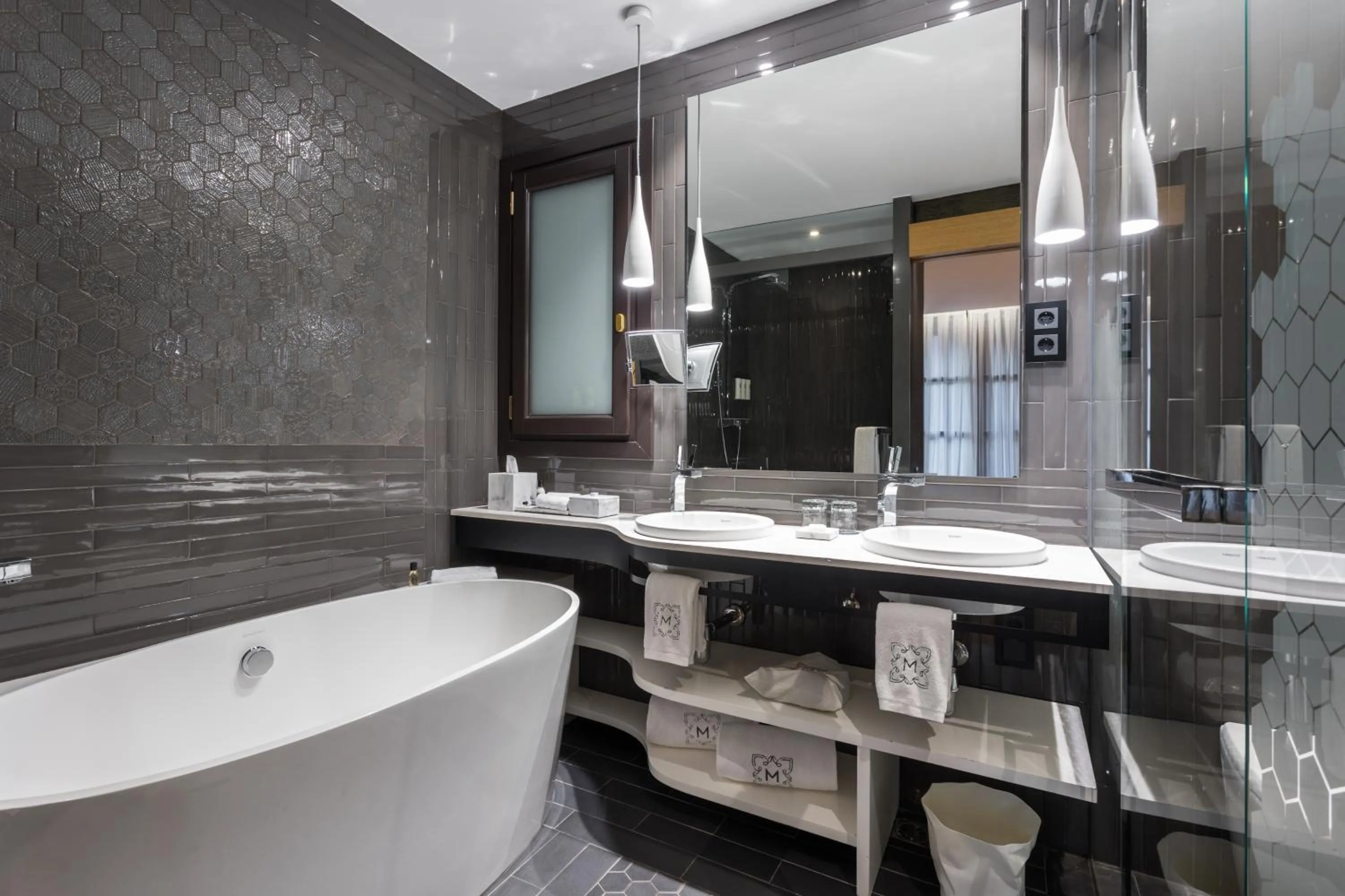 Shower in Monument Hotel