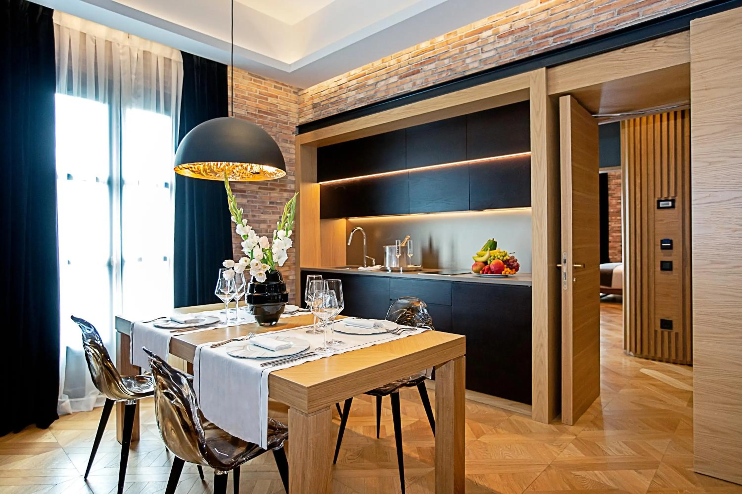 Kitchen or kitchenette in Monument Hotel