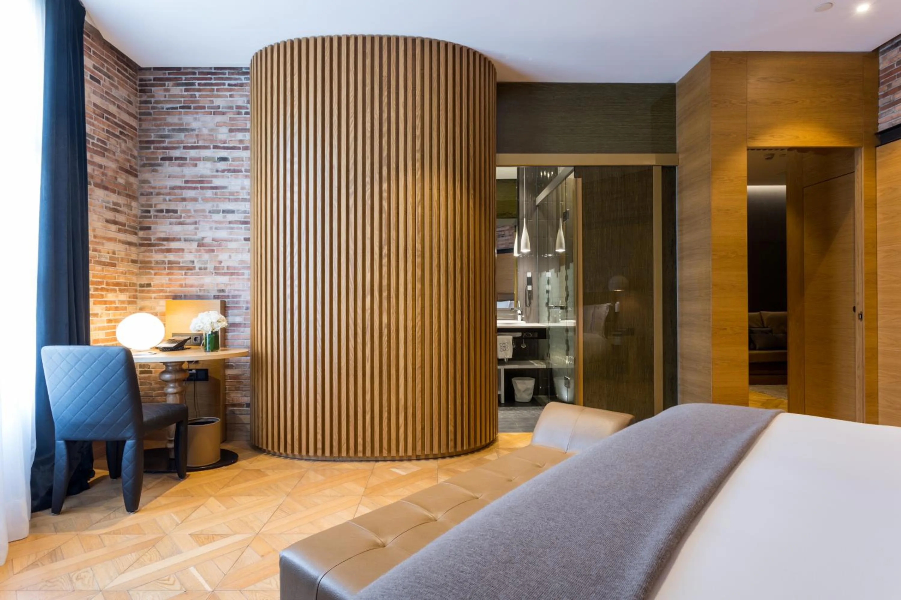 Bedroom, Bed in Monument Hotel