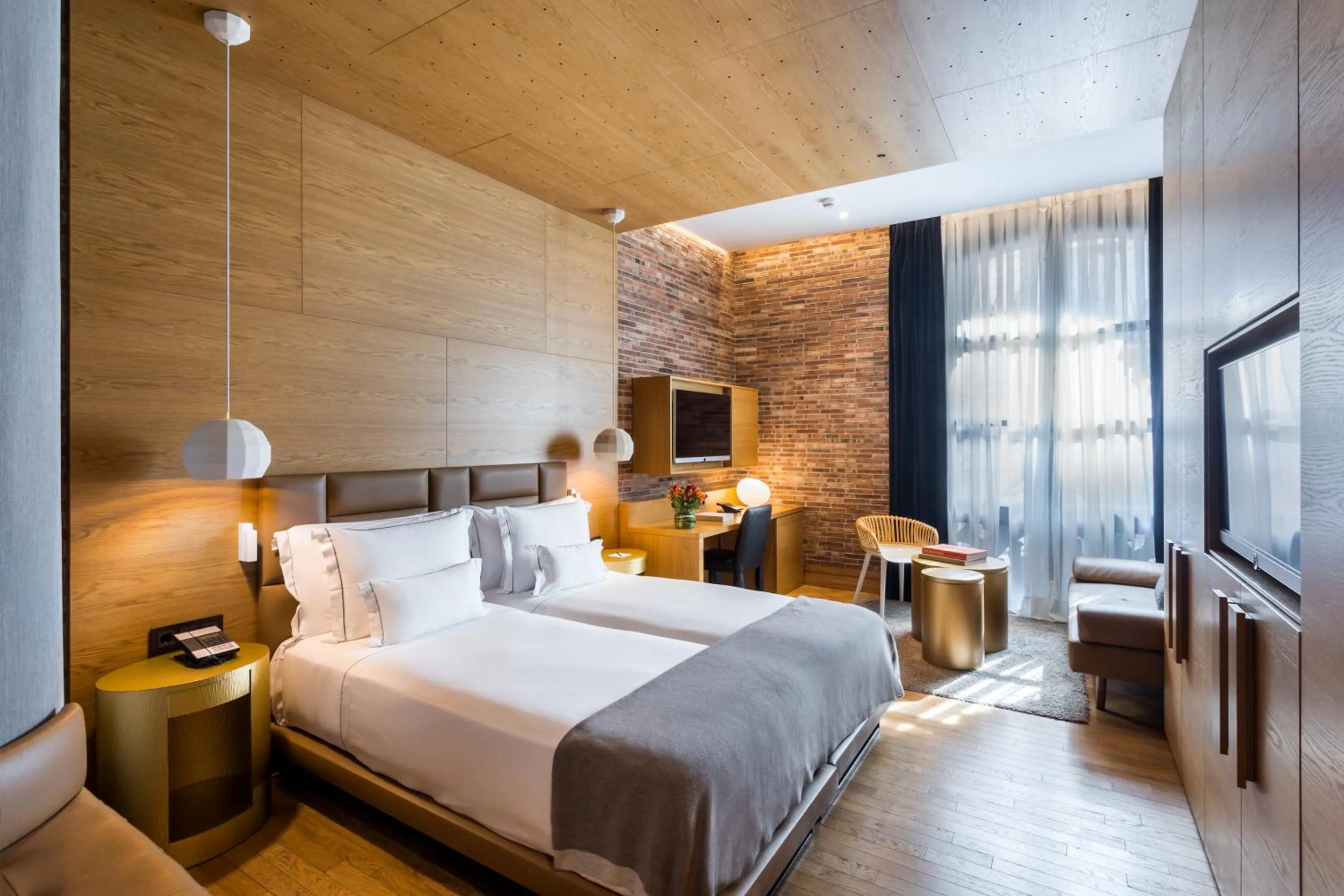 Photo of the whole room, Bed in Monument Hotel