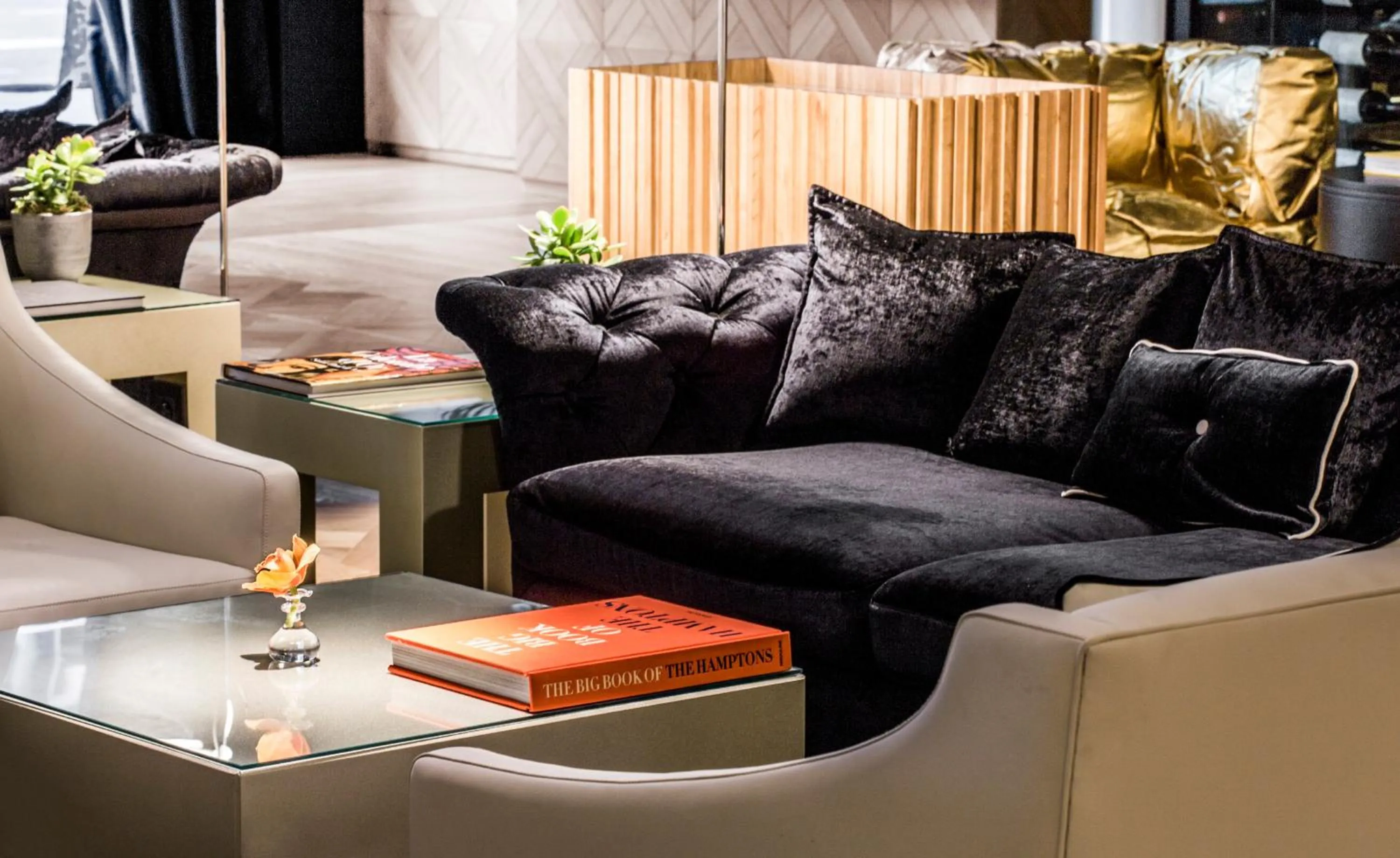 Living room in Monument Hotel