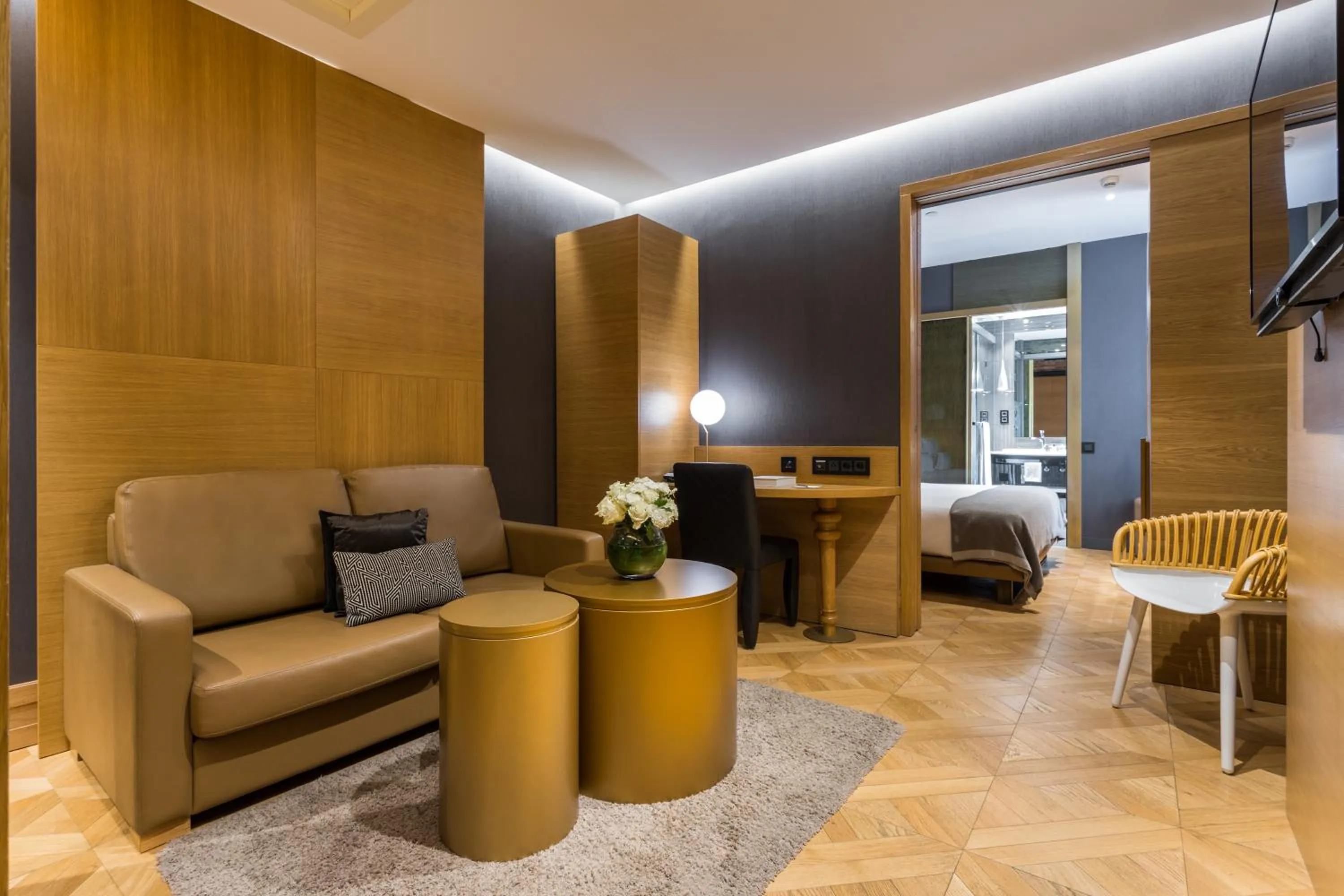 Living room in Monument Hotel