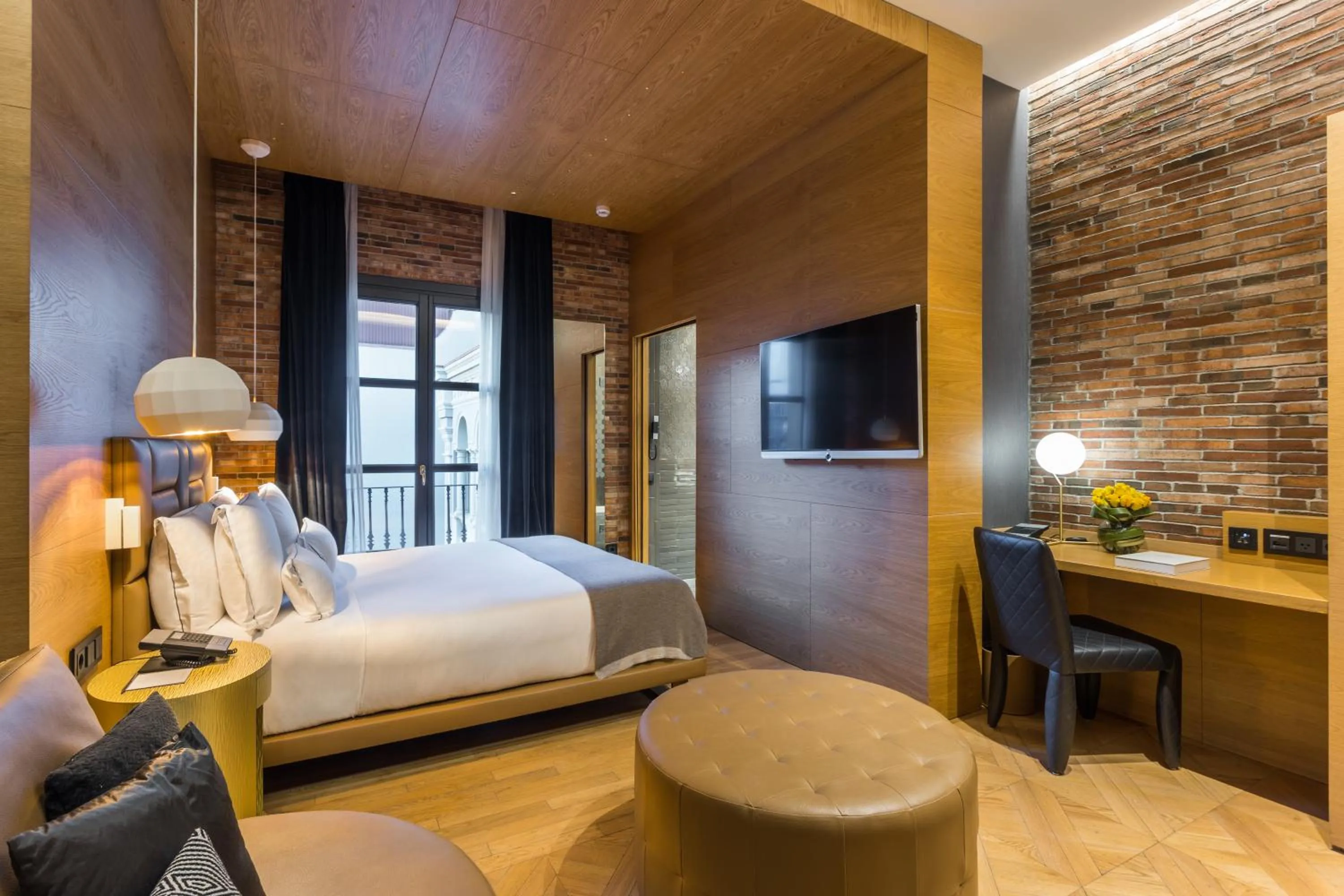 Photo of the whole room, Bed in Monument Hotel