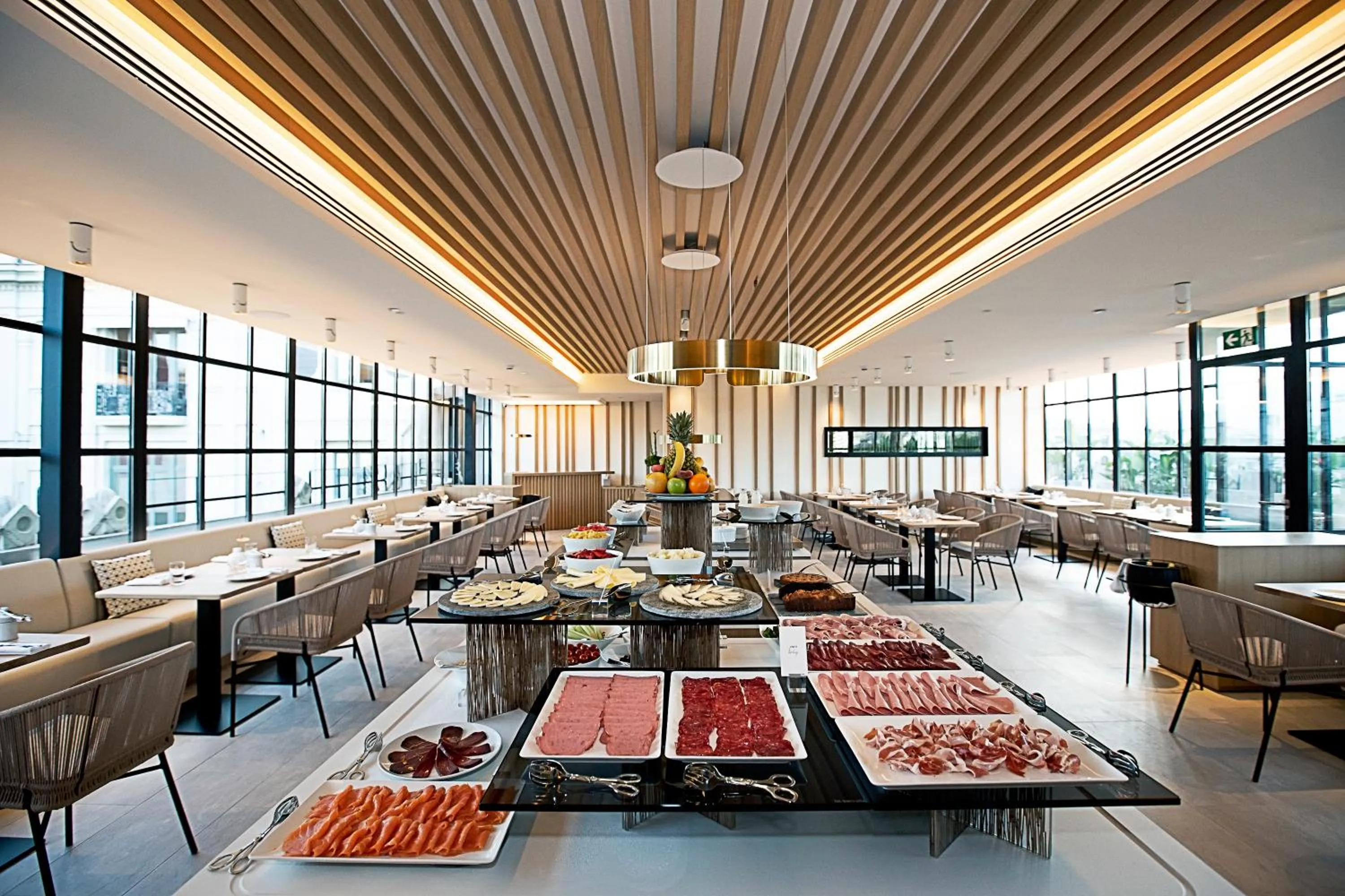 Buffet breakfast in Monument Hotel