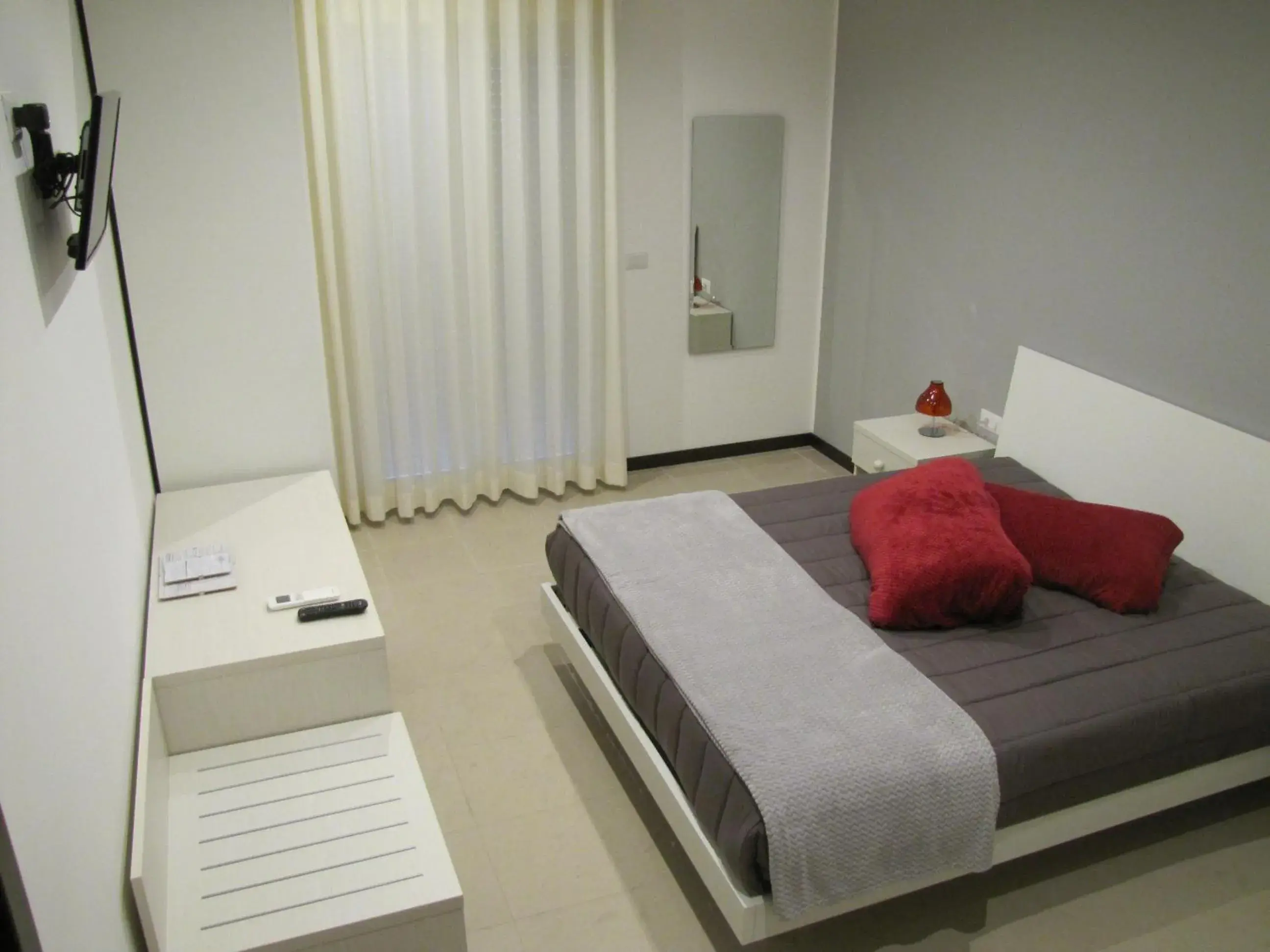 Double or Twin Room with Bathroom 21/A in Matera Sassi Rooms 21/a e 21/b Double or Twin Room with Bathroom 21/A in Matera Sassi Rooms 21/a e 21/b