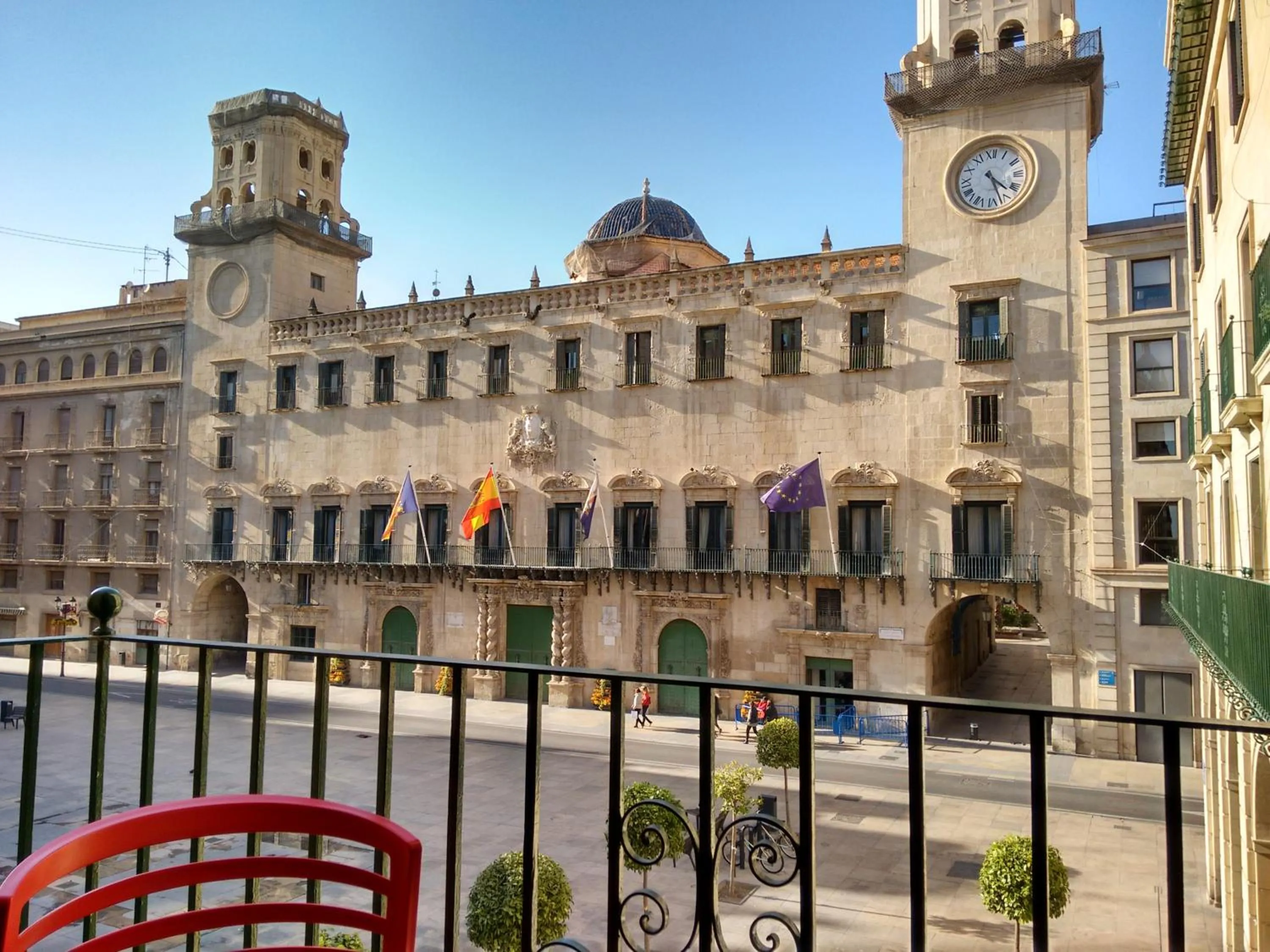 Communal lounge/ TV room in Old Center Inn Alicante