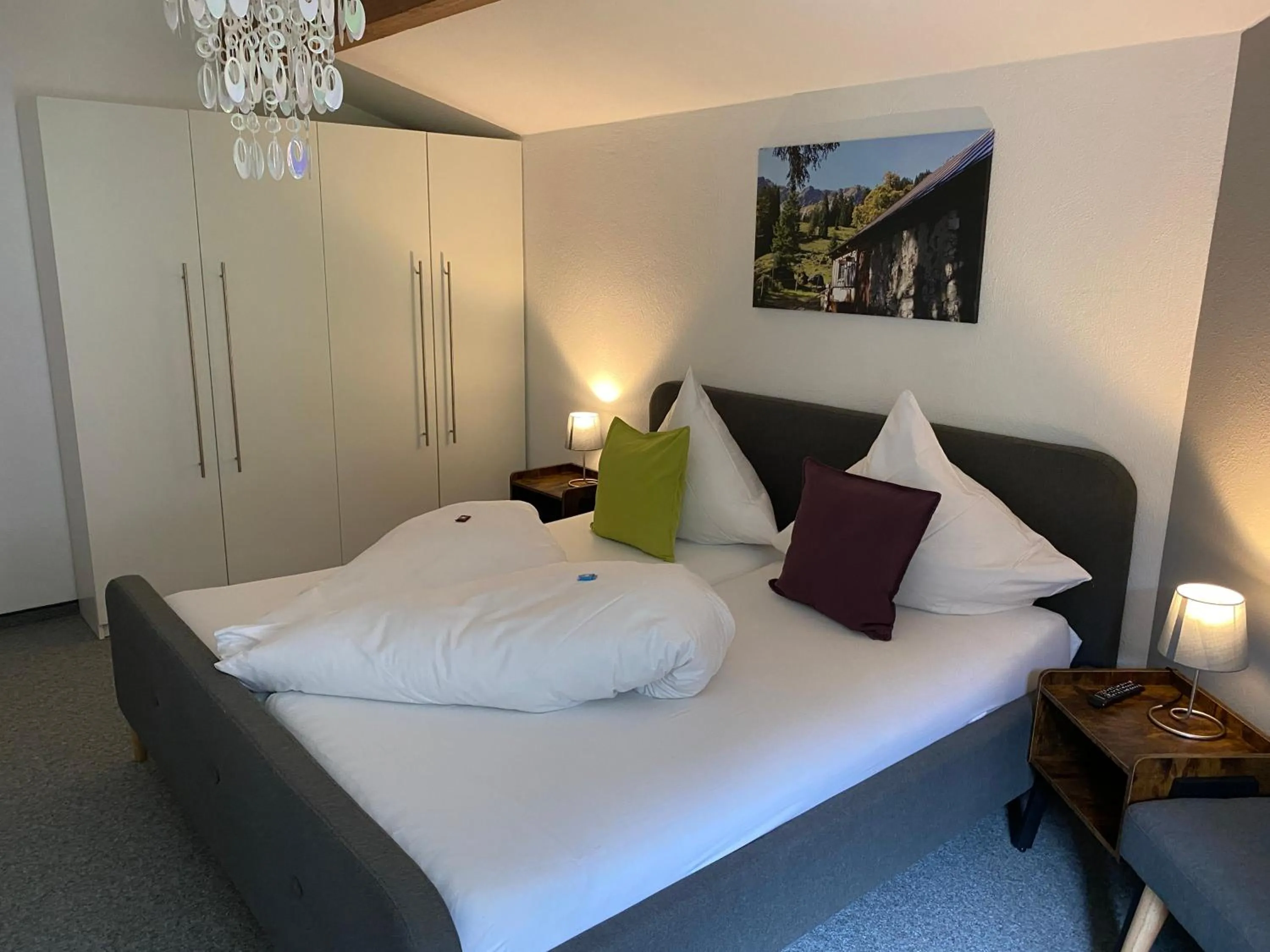 Bed in Bergsteiger-Hotel "Grüner Hut"