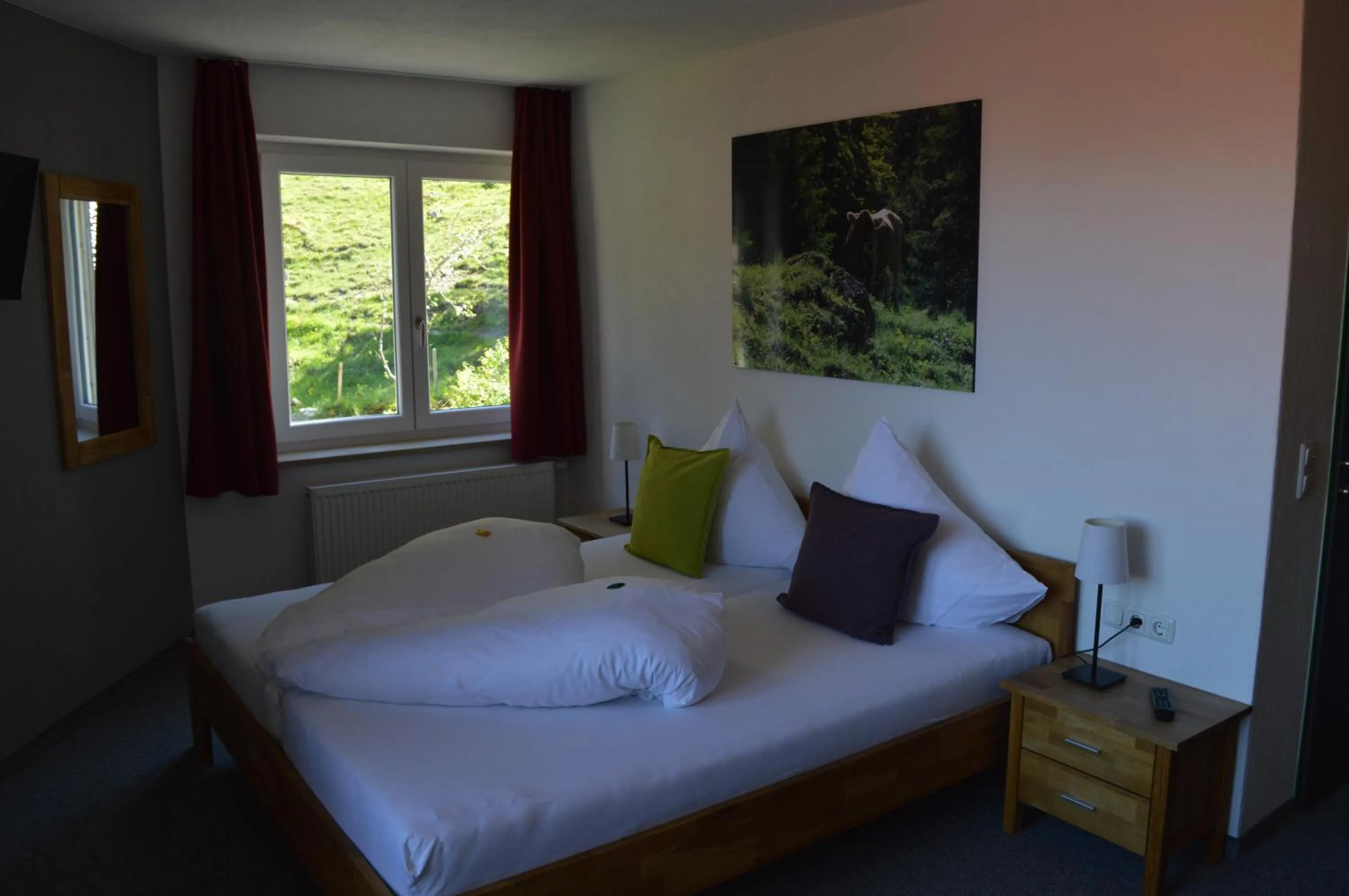 Photo of the whole room, Bed in Bergsteiger-Hotel "Grüner Hut"
