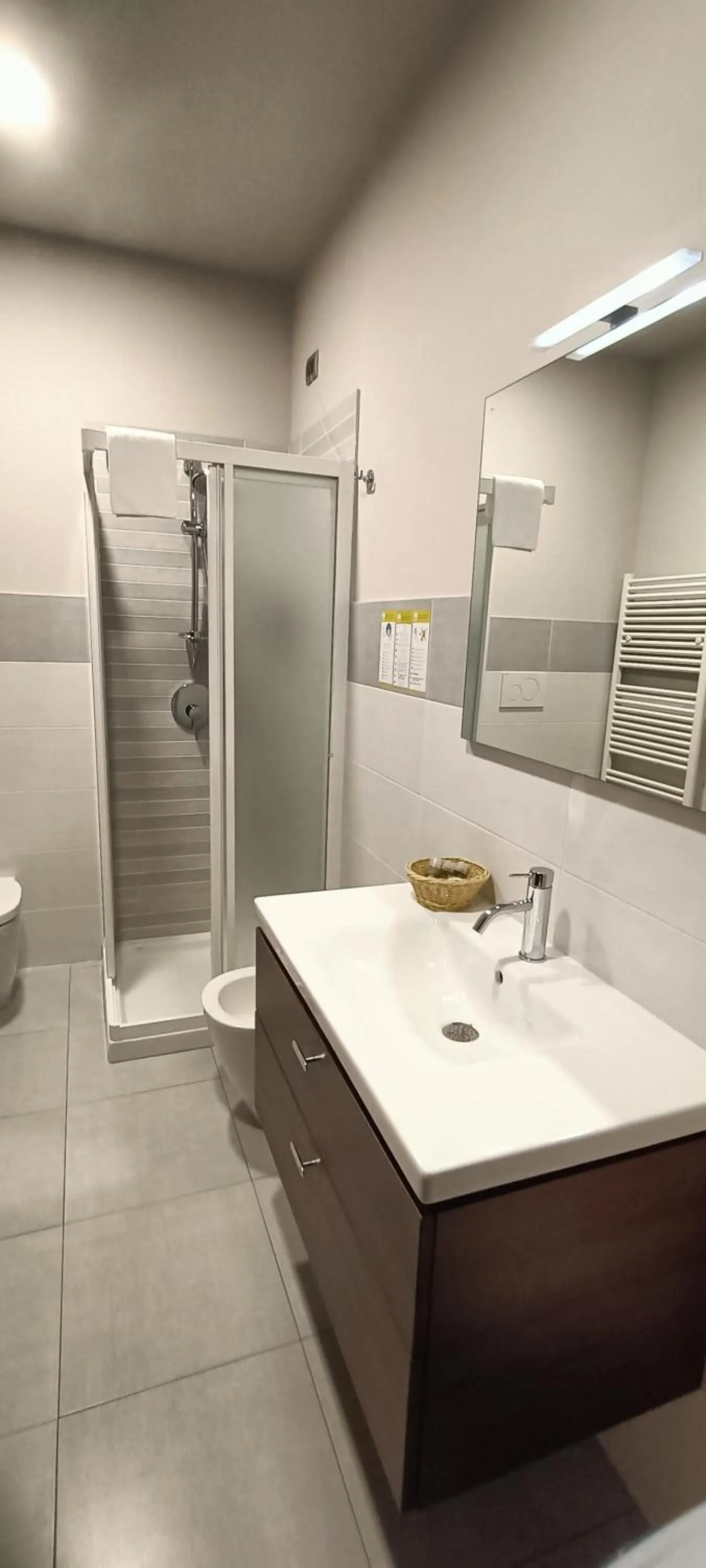 Shower in Millaenya Inn