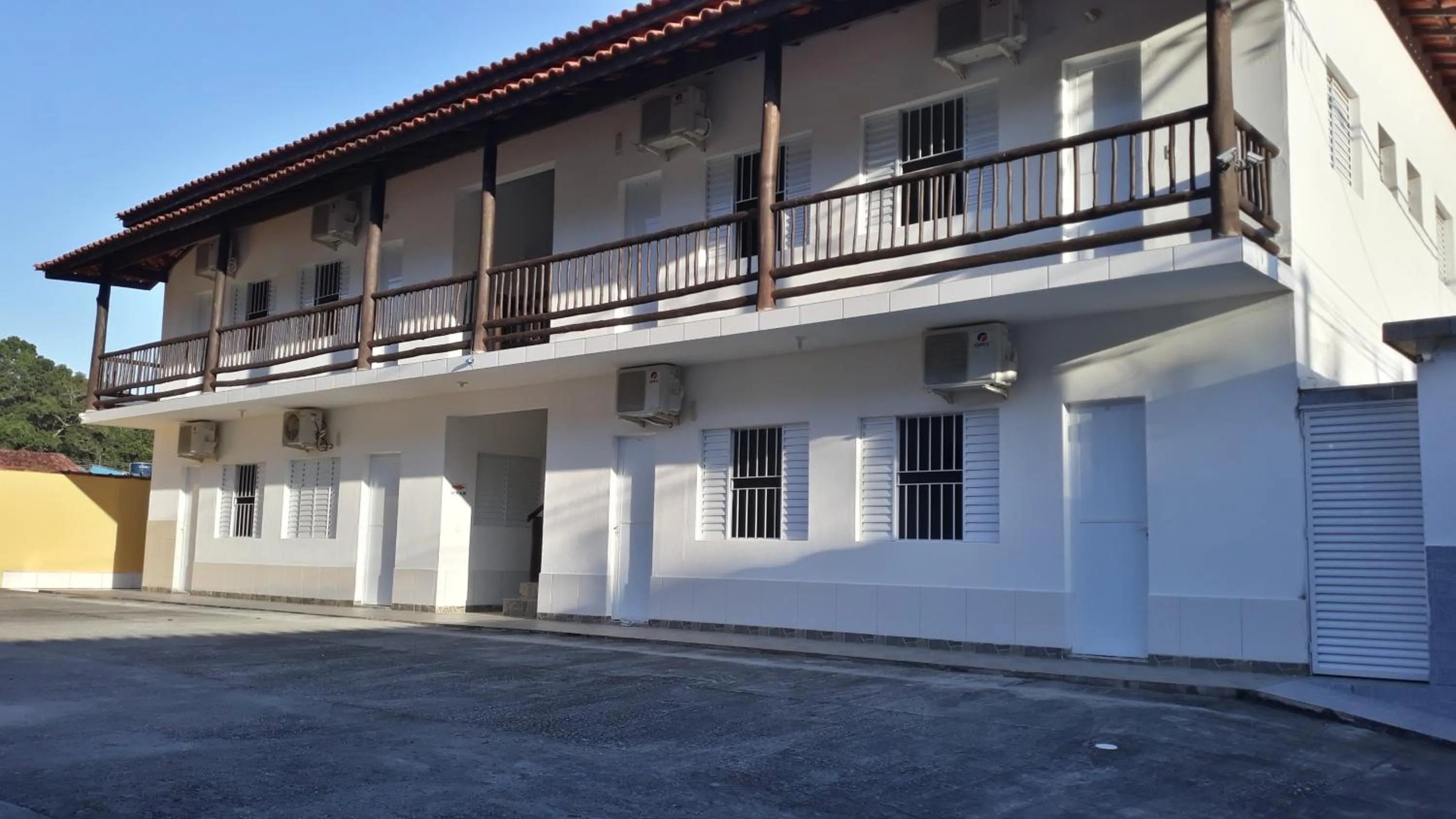 Estúdio em maresias com ar condicionado e piscina