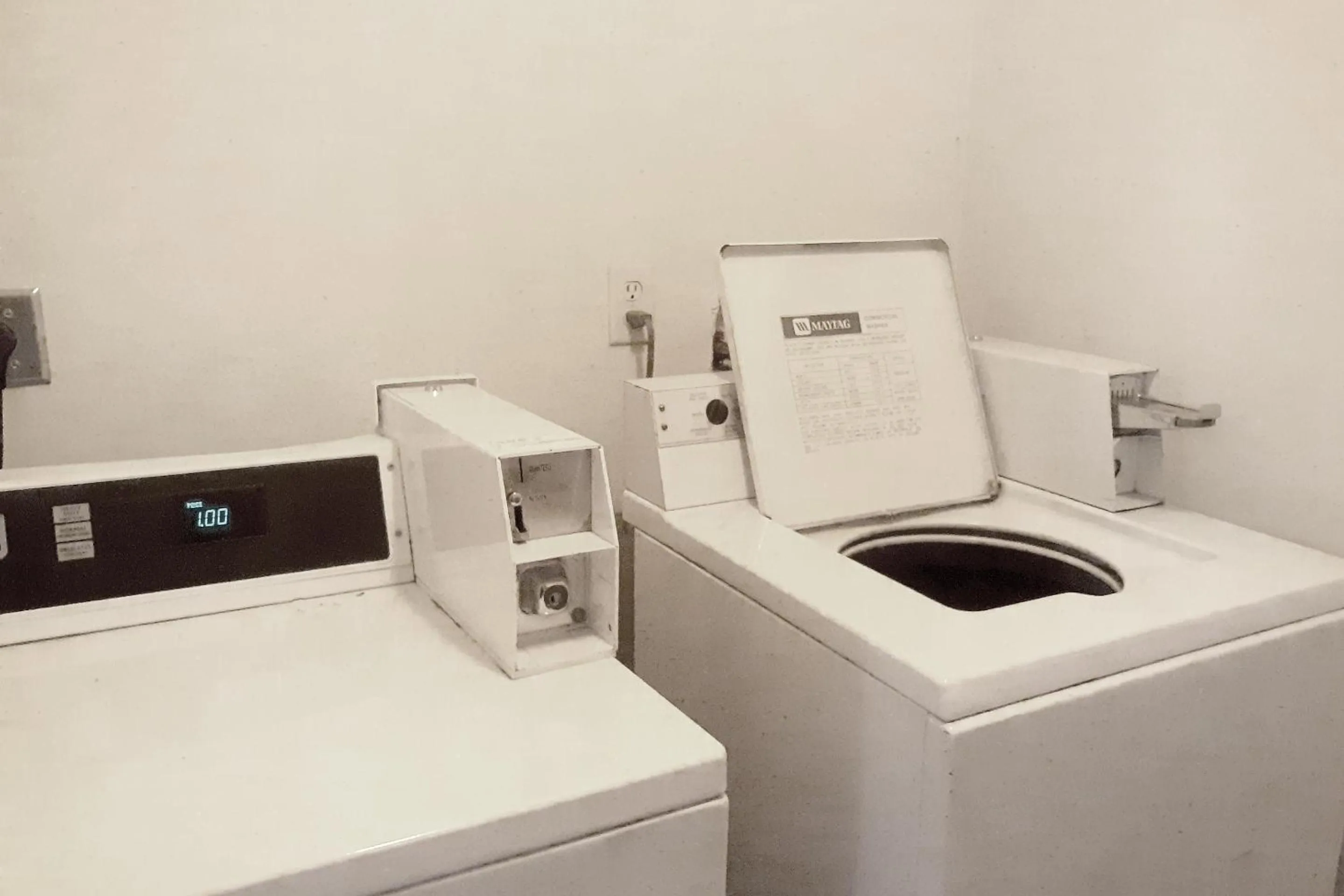 Area and facilities in Tombstone Motel