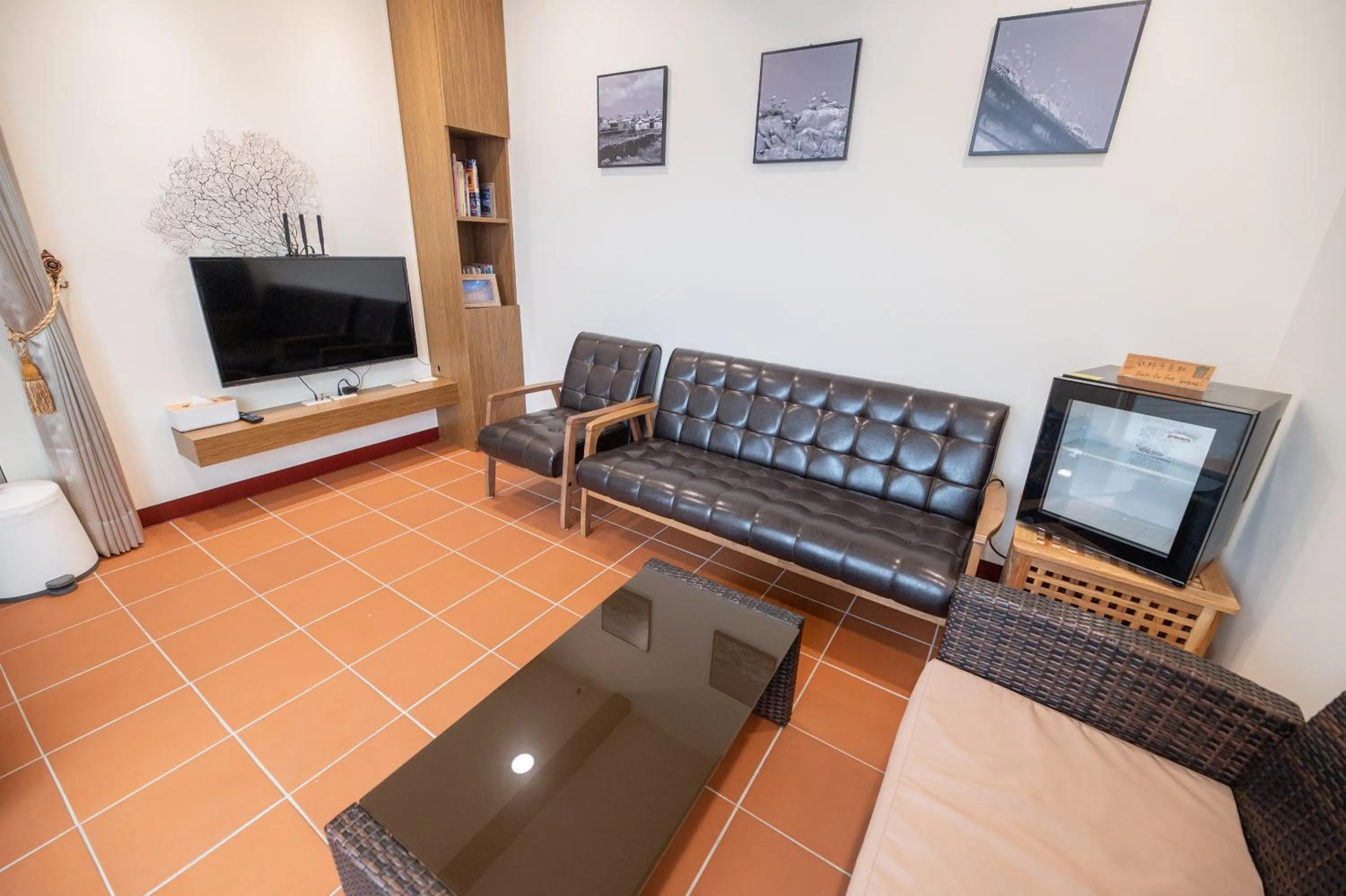 Communal lounge/ TV room in THEDAY B&B