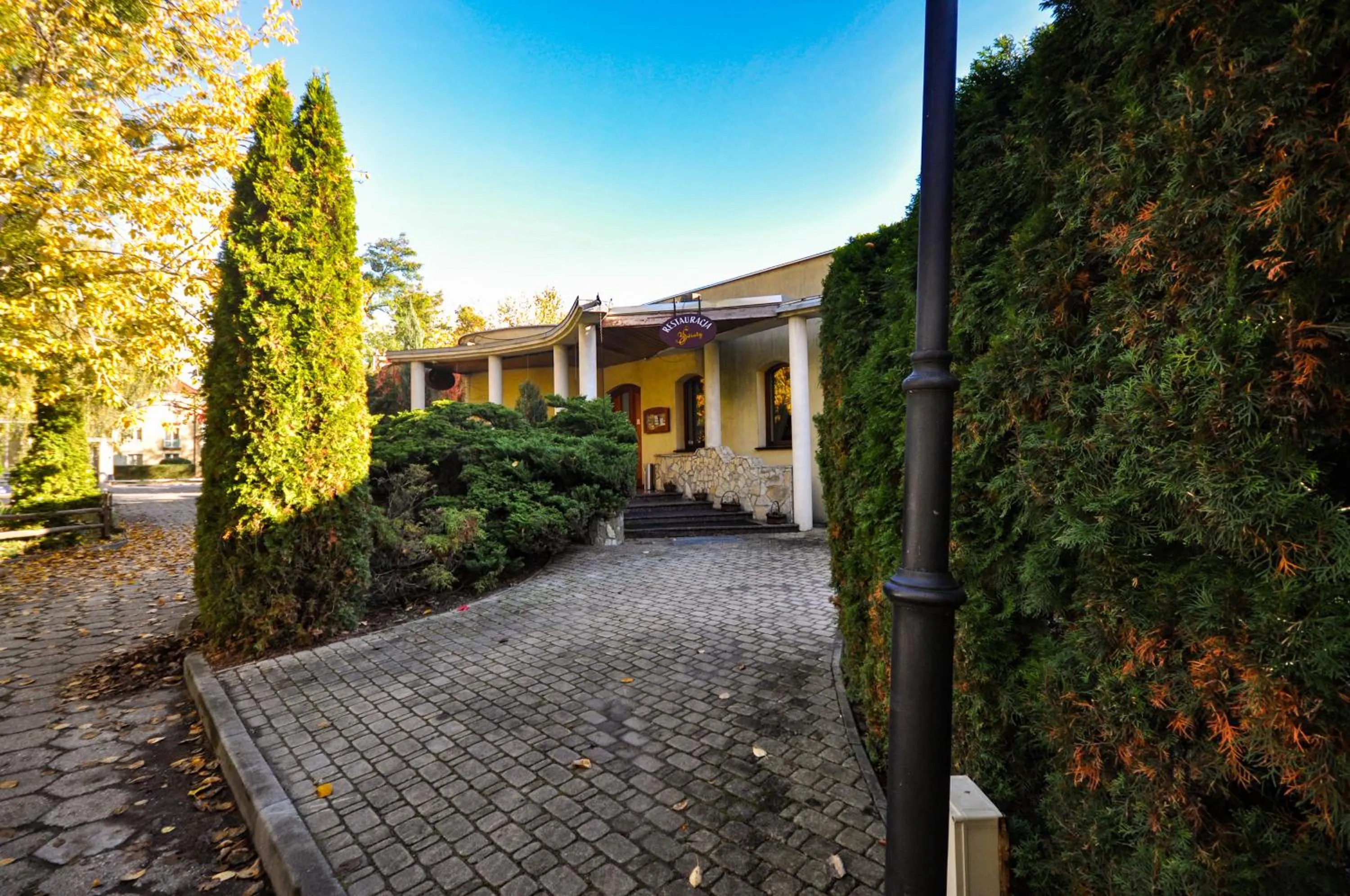 Property building in Hotel Trzy Światy Spa & Wellness Rajska WySpa