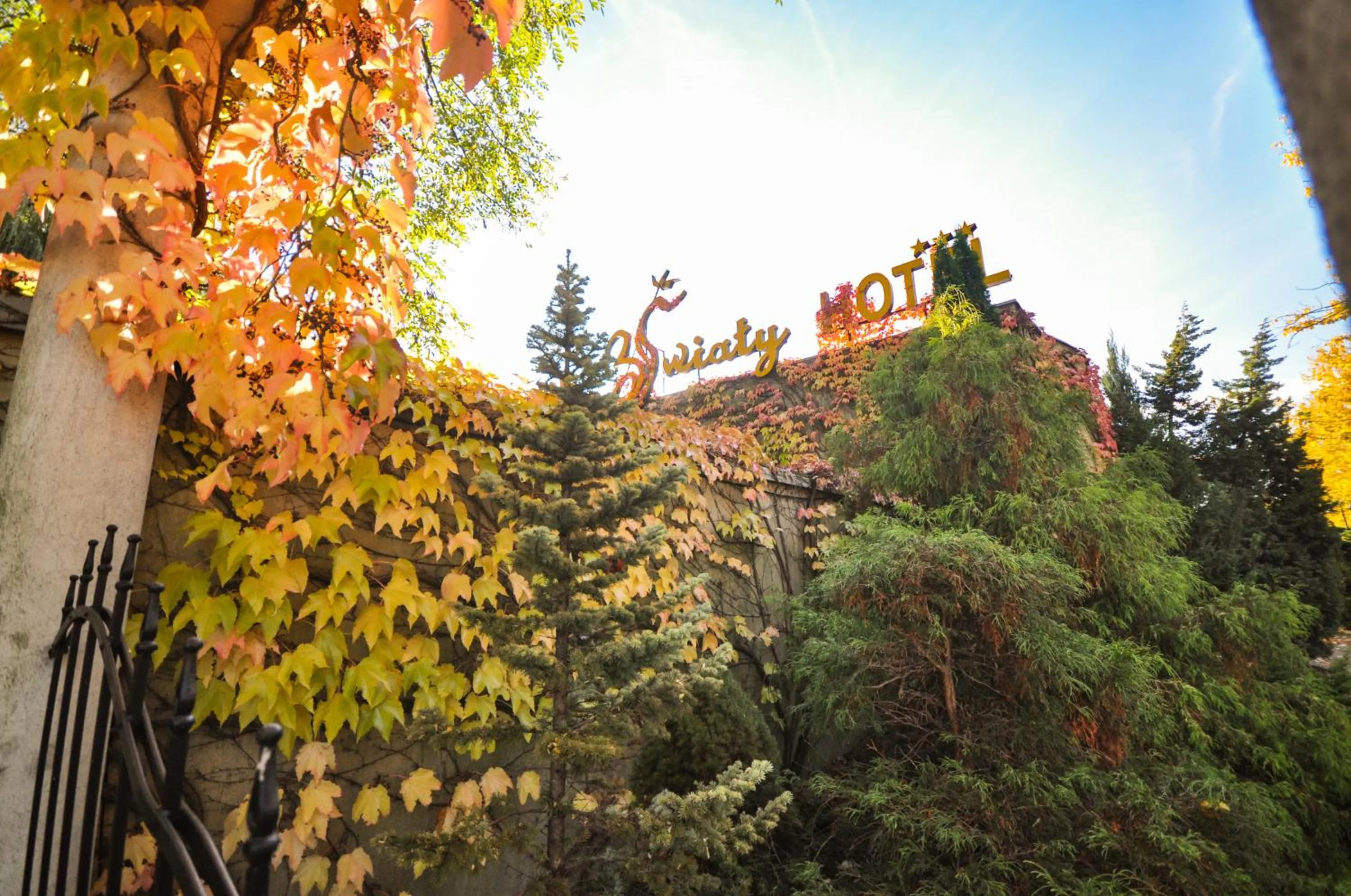 Property building in Hotel Trzy Światy Spa & Wellness Rajska WySpa