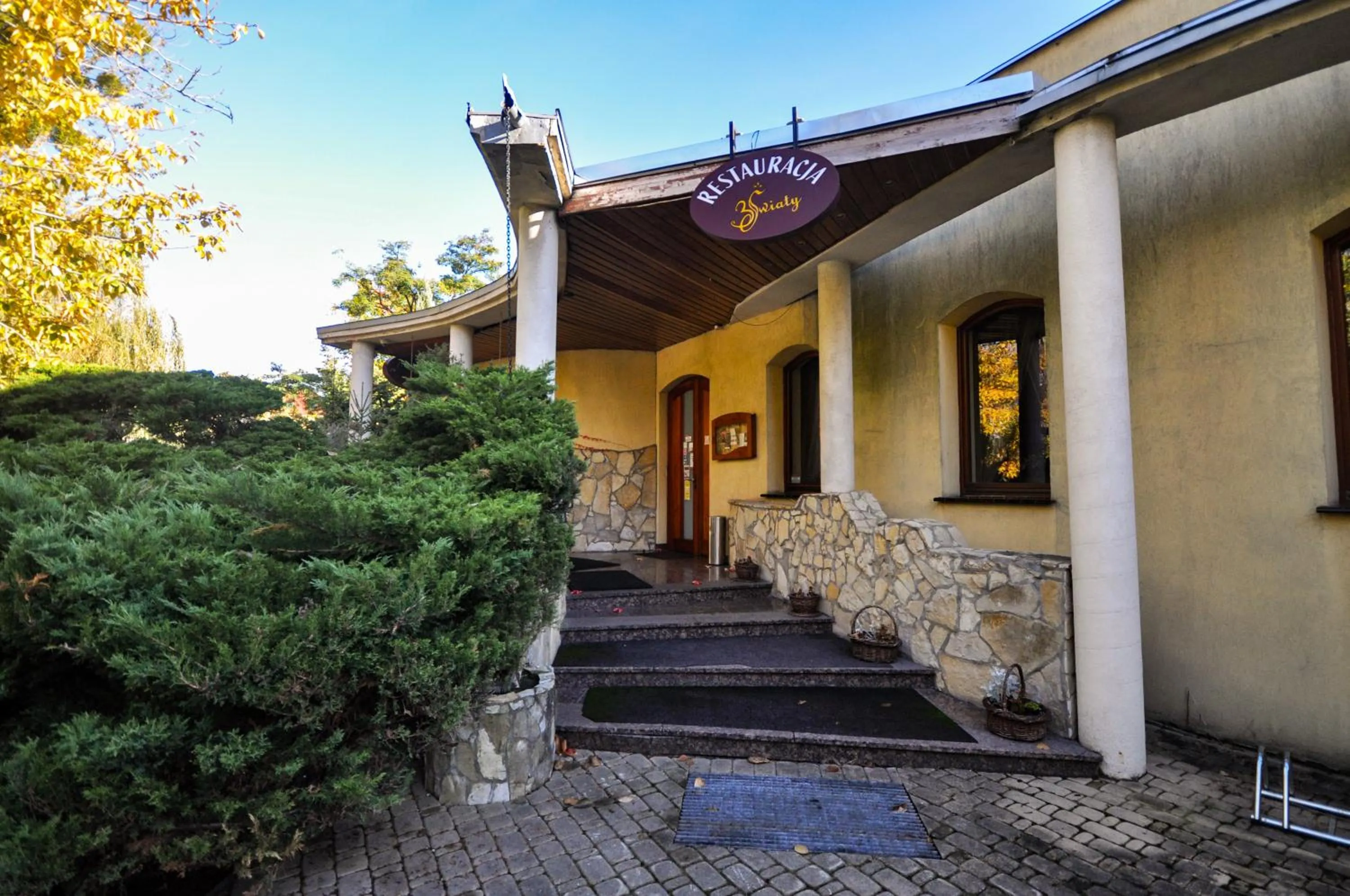 Property building in Hotel Trzy Światy Spa & Wellness Rajska WySpa