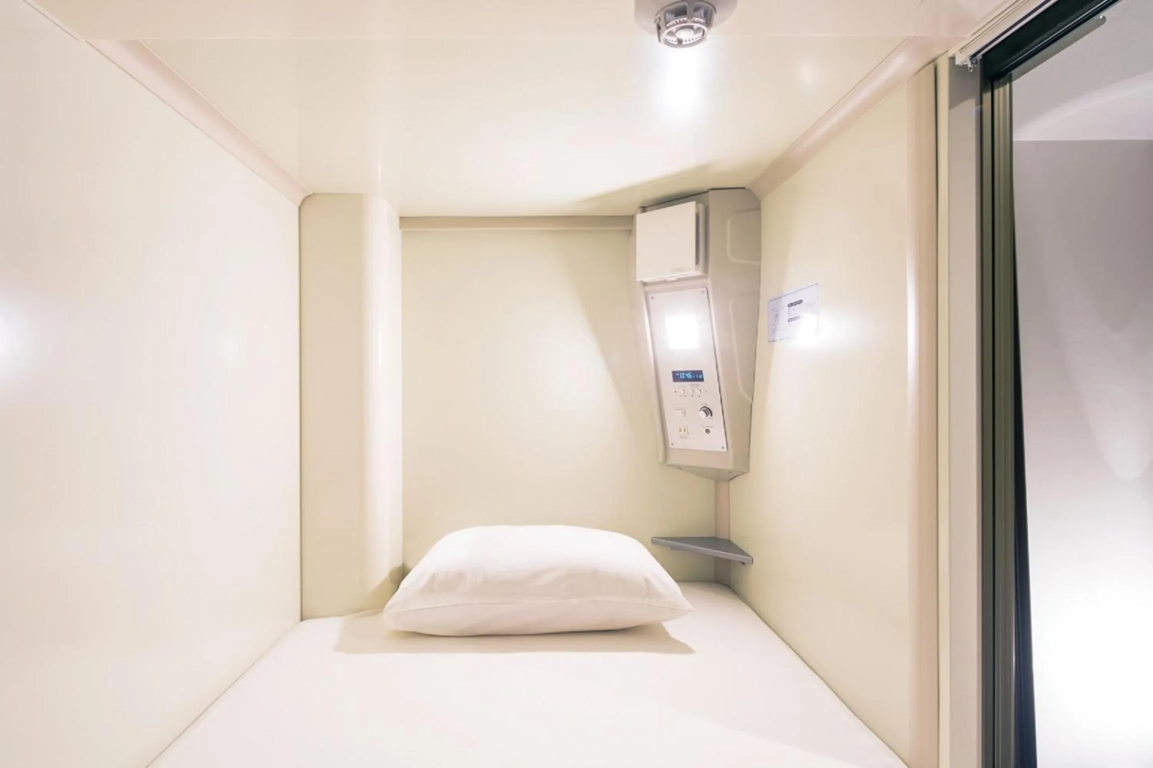 Bed in Capsule Hotel Cube Hiroshima
