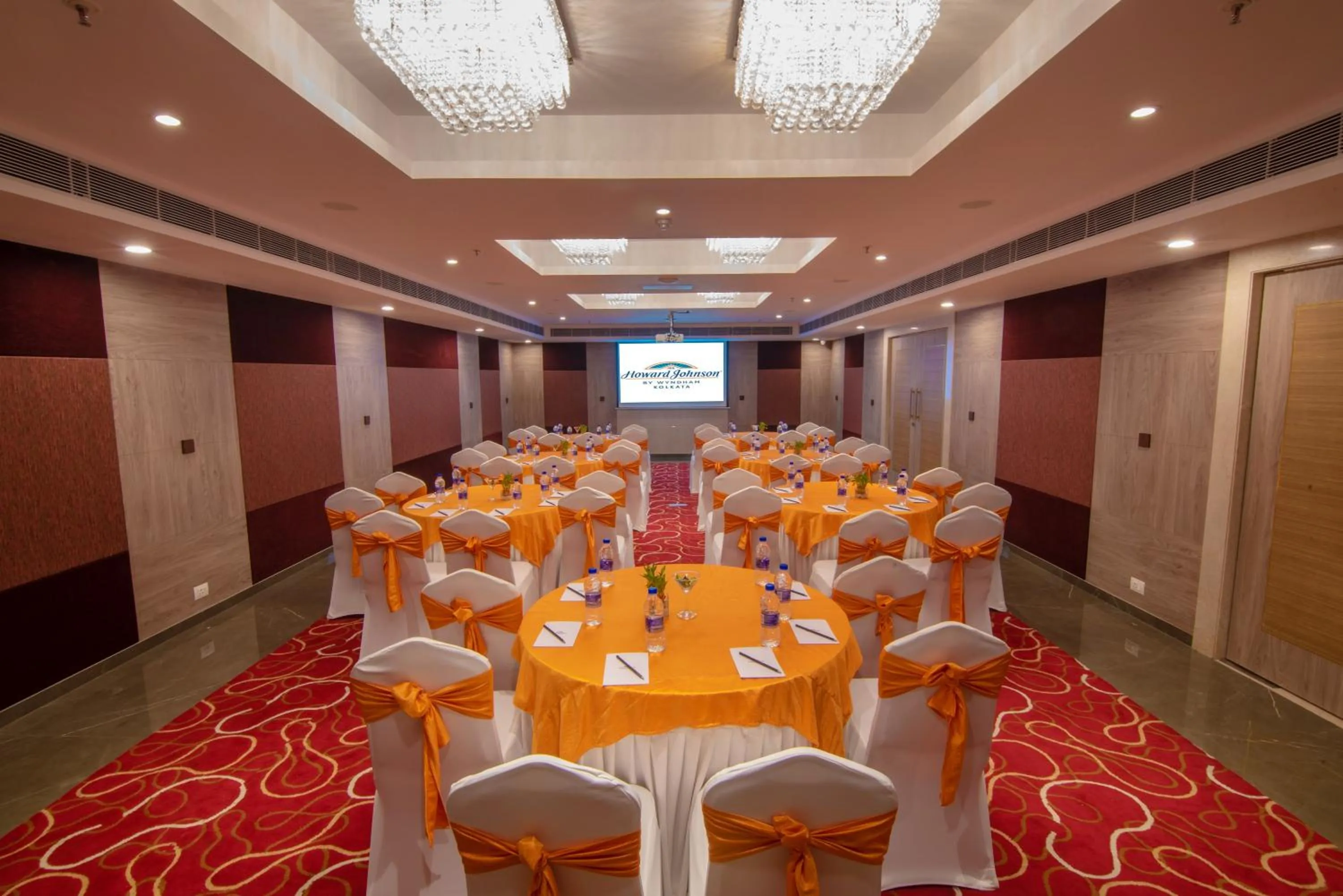 Food and drinks in Howard Johnson by Wyndham, Kolkata Airport