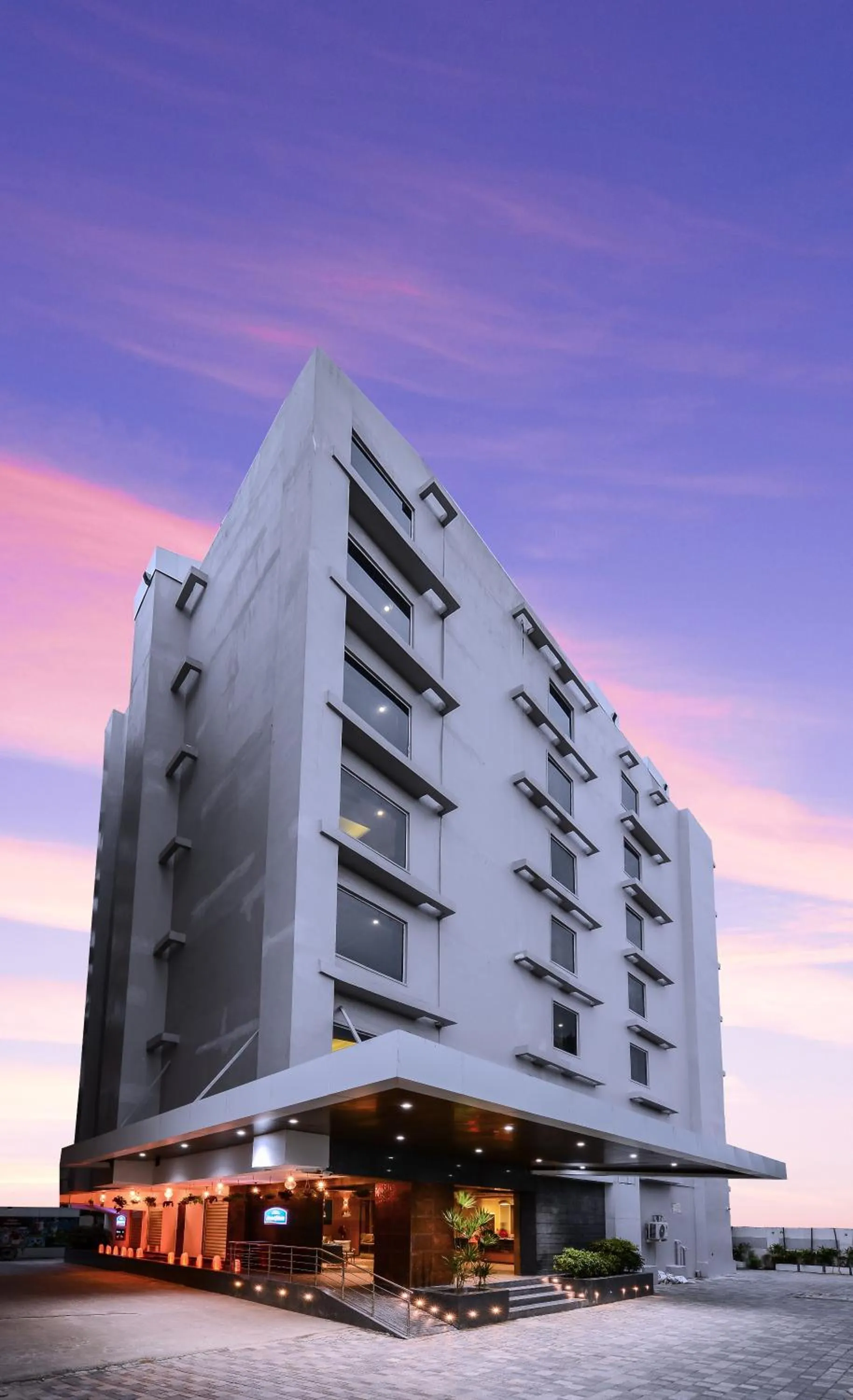 Facade/entrance in Howard Johnson by Wyndham, Kolkata Airport