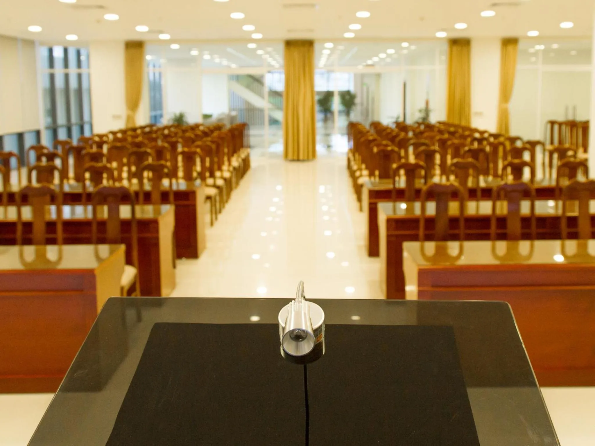 Business facilities in Da Nang Han River Hotel