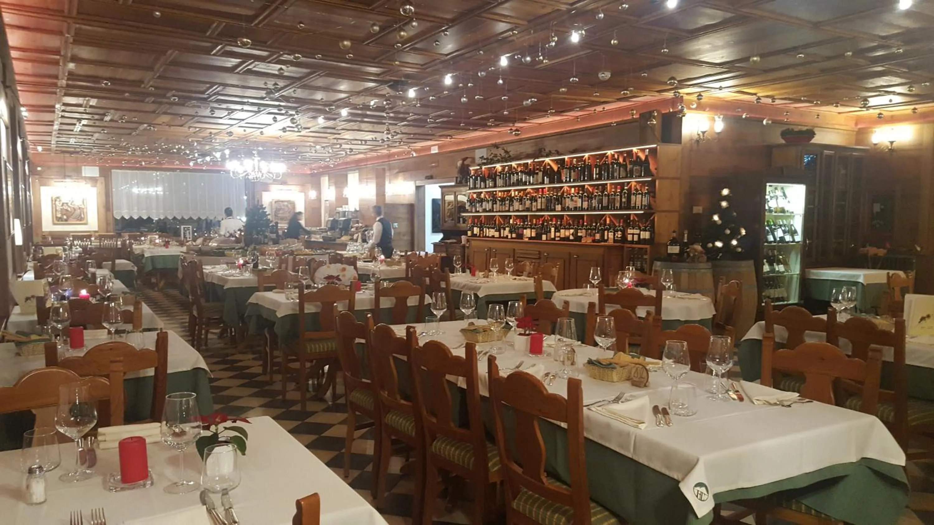 Restaurant/places to eat in Hotel Castor