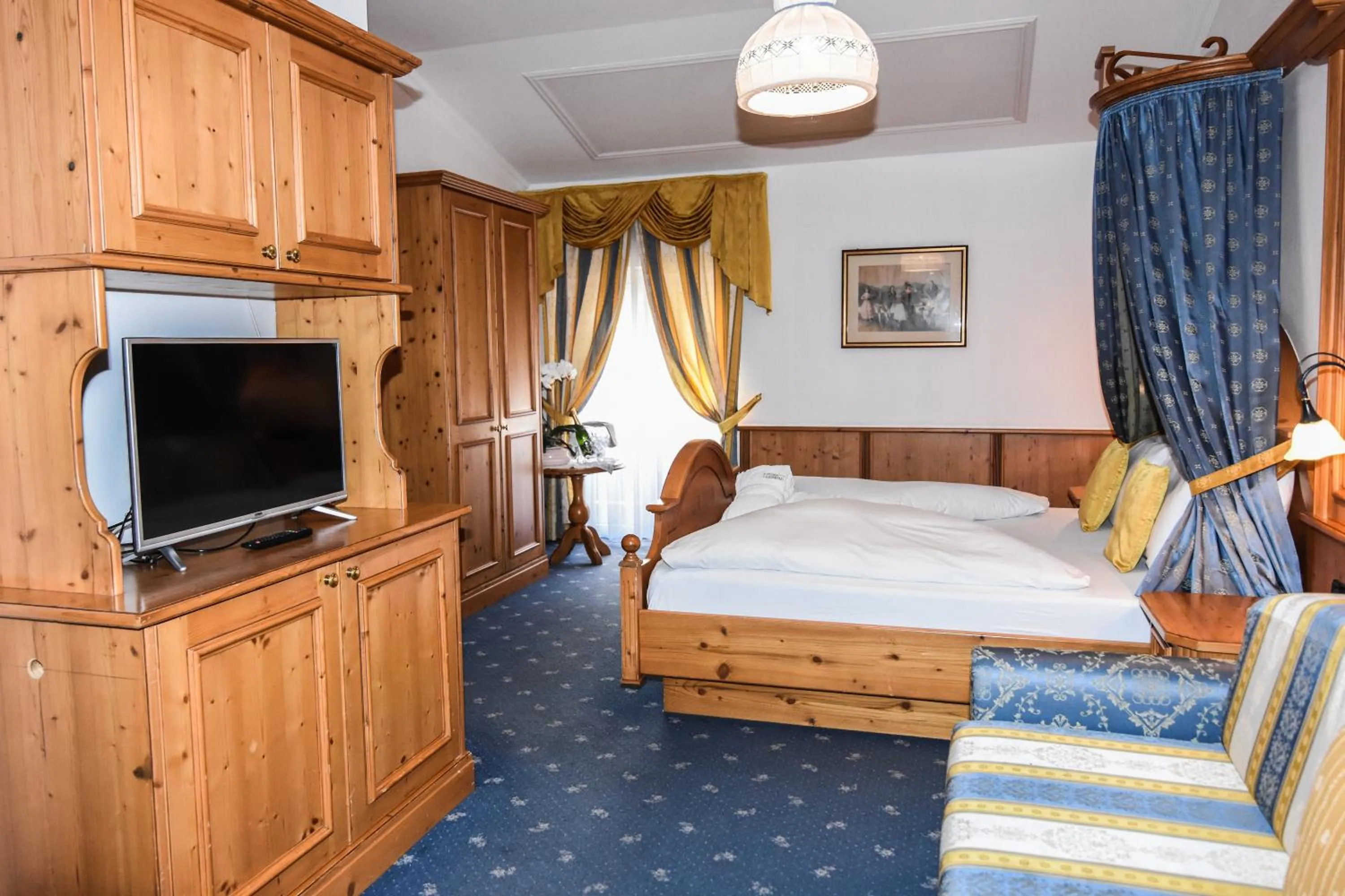 Photo of the whole room, Bed in Hotel Relais Grünwald