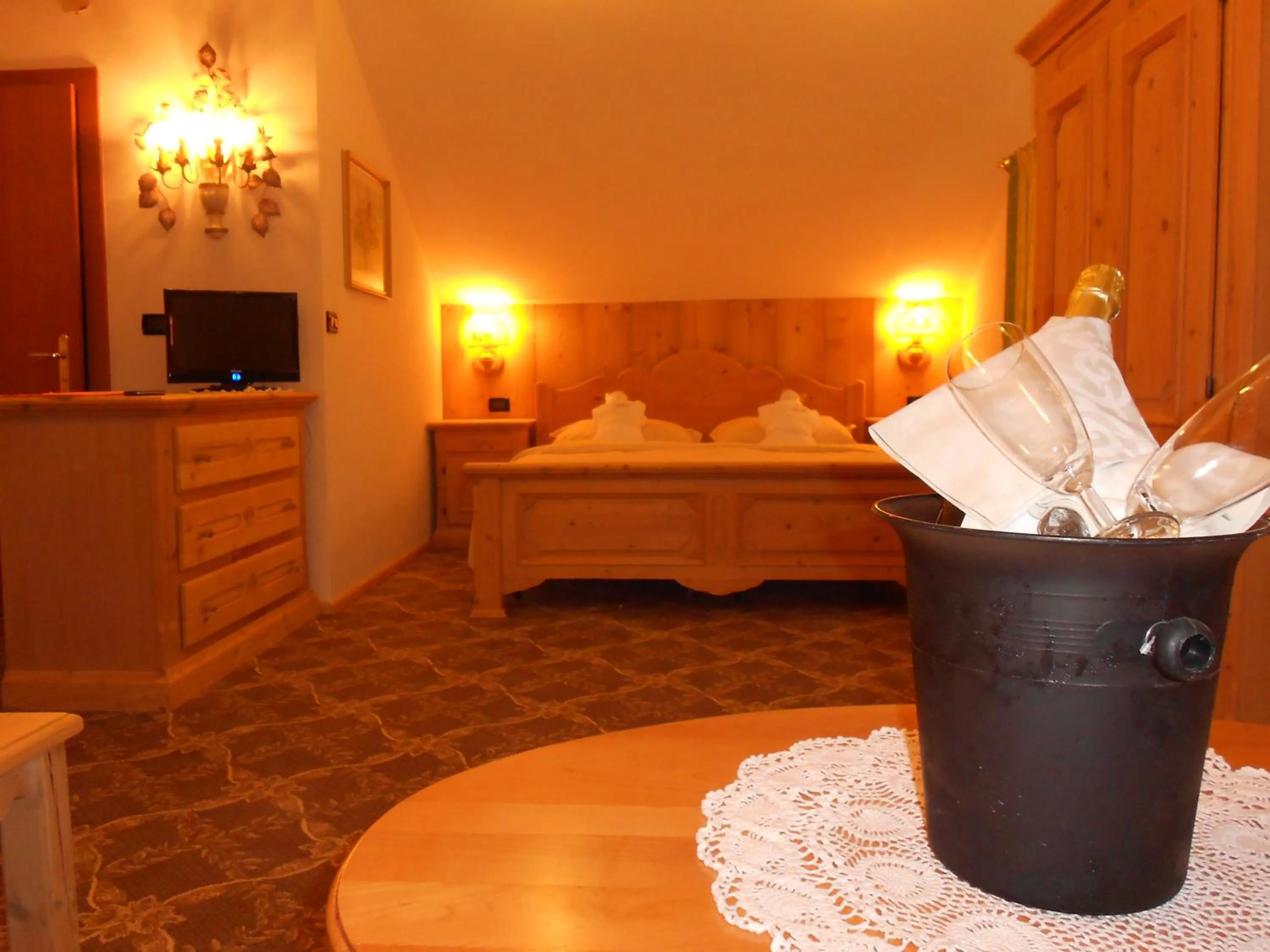 Alcoholic drinks, Bed in Hotel Relais Grünwald