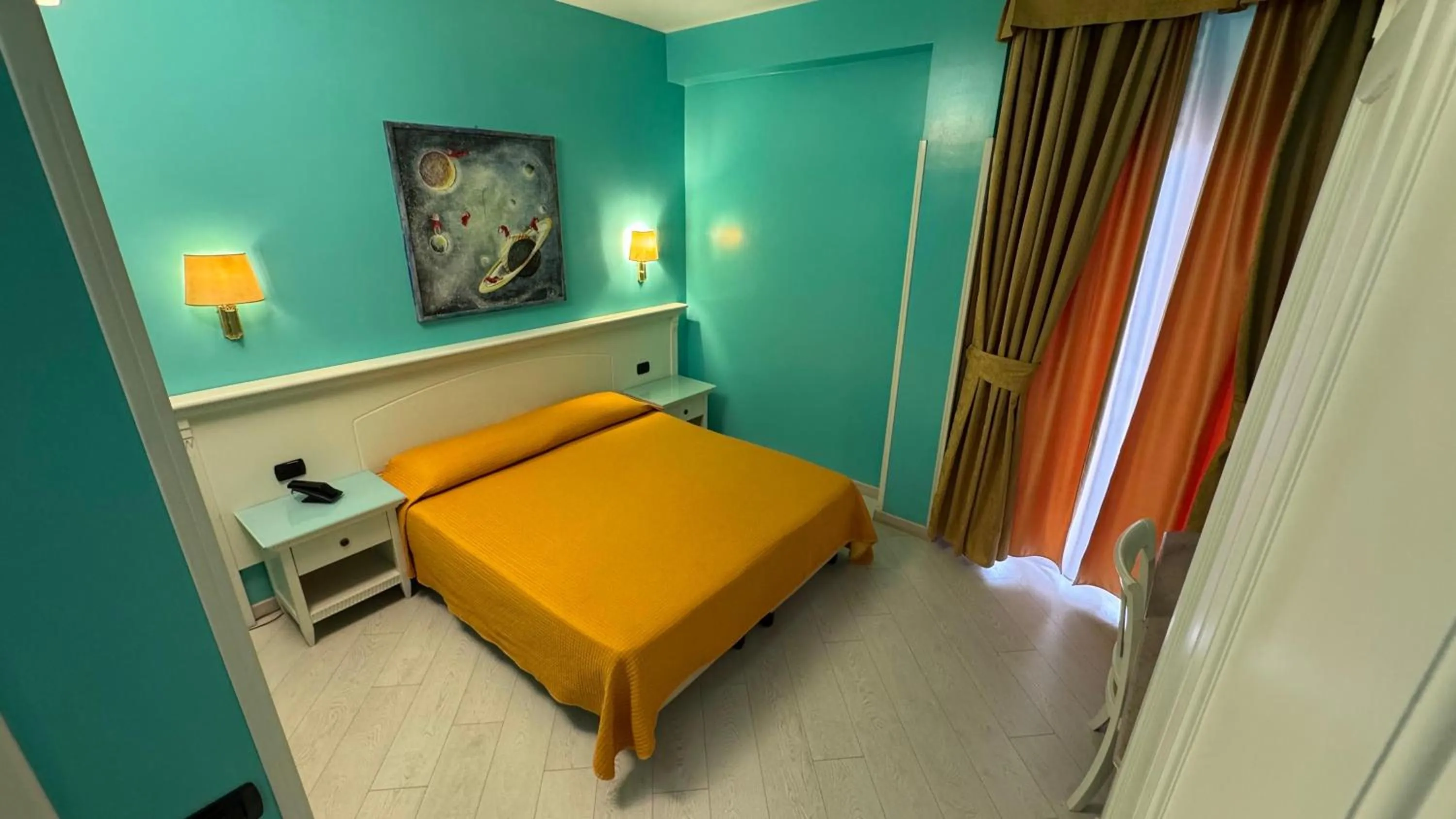 Bedroom, Bed in Hotel Bright