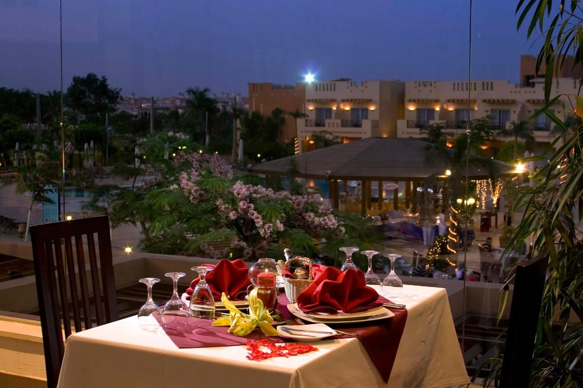 Restaurant/places to eat in Swiss Inn Pyramids Golf Resort