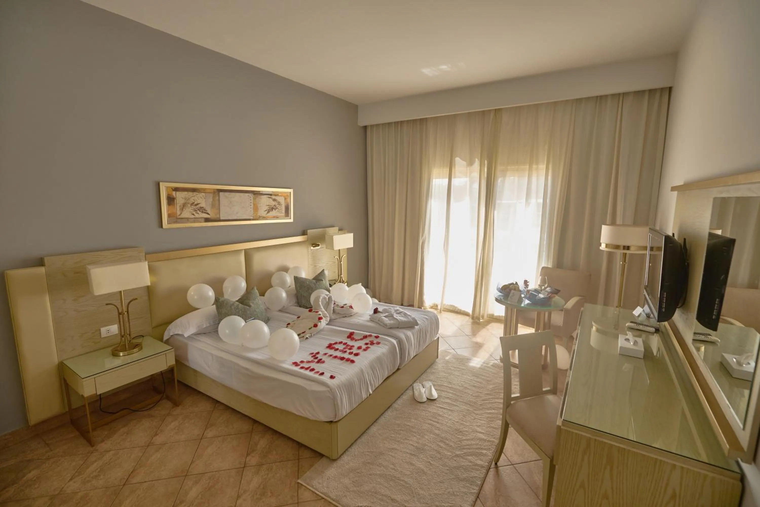 wedding, Bed in Swiss Inn Pyramids Golf Resort