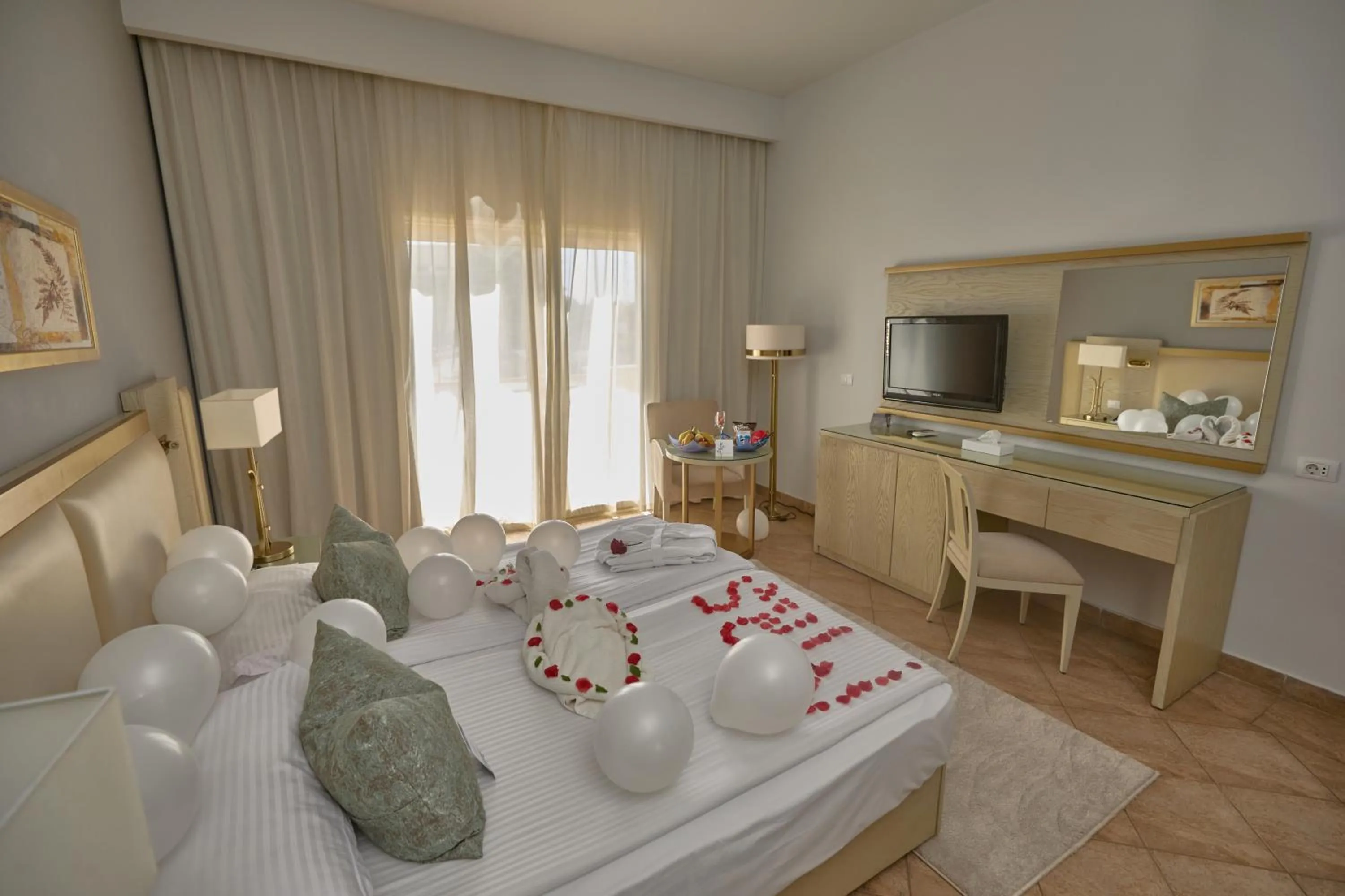 VIP, Bed in Swiss Inn Pyramids Golf Resort