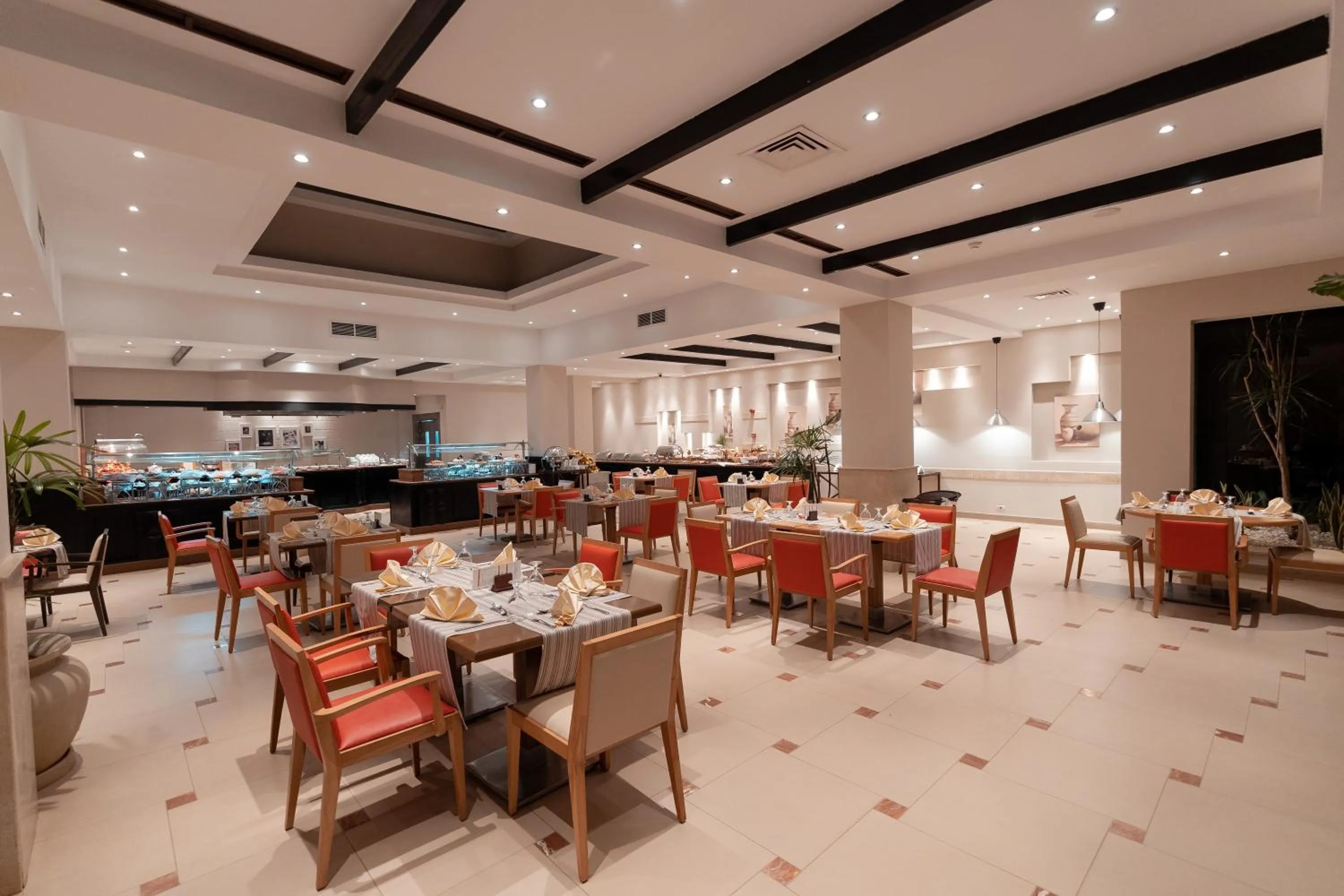 Restaurant/places to eat in Swiss Inn Pyramids Golf Resort