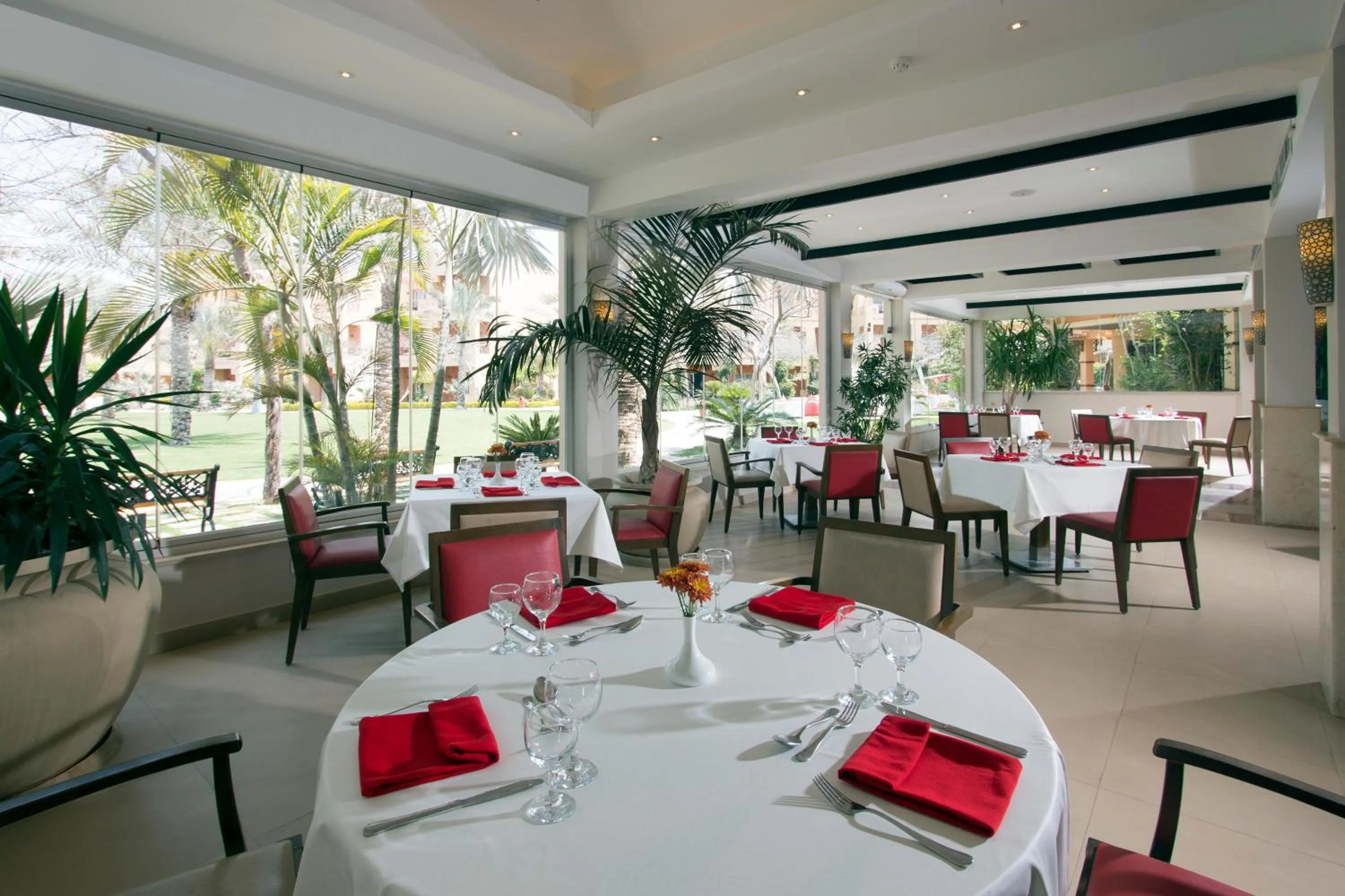 Restaurant/places to eat in Swiss Inn Pyramids Golf Resort
