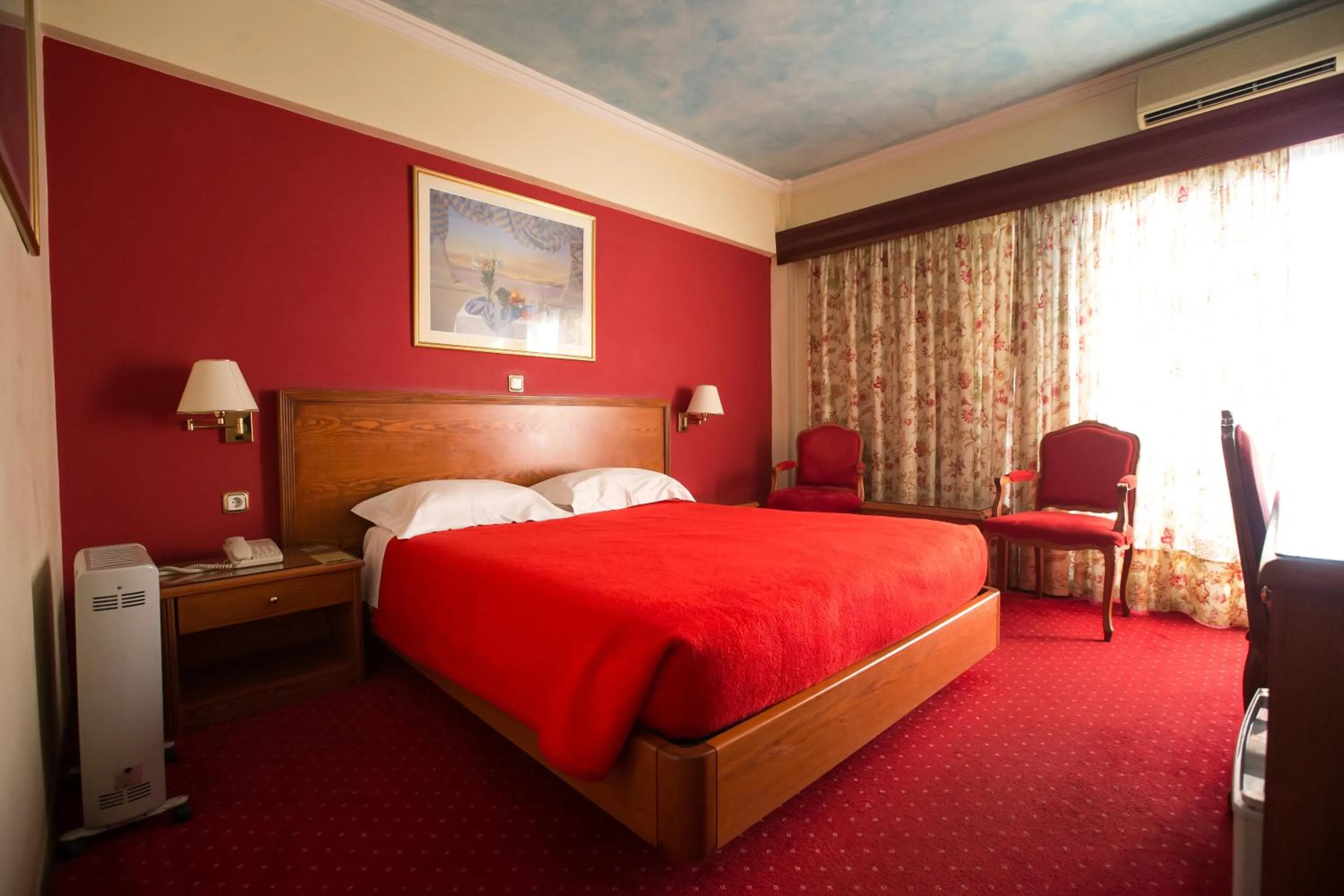 Photo of the whole room, Bed in Grand Hotel