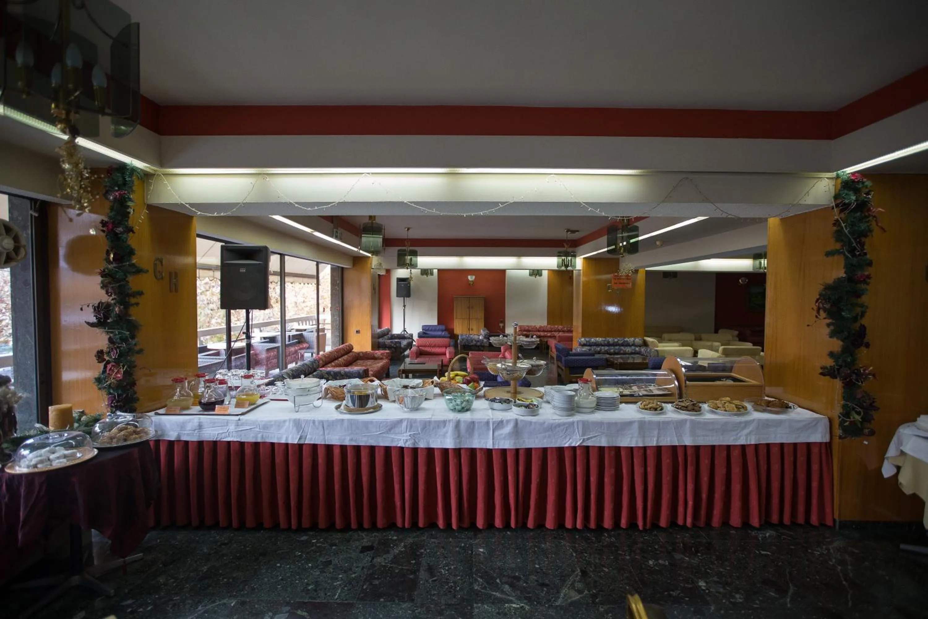 Buffet breakfast in Grand Hotel